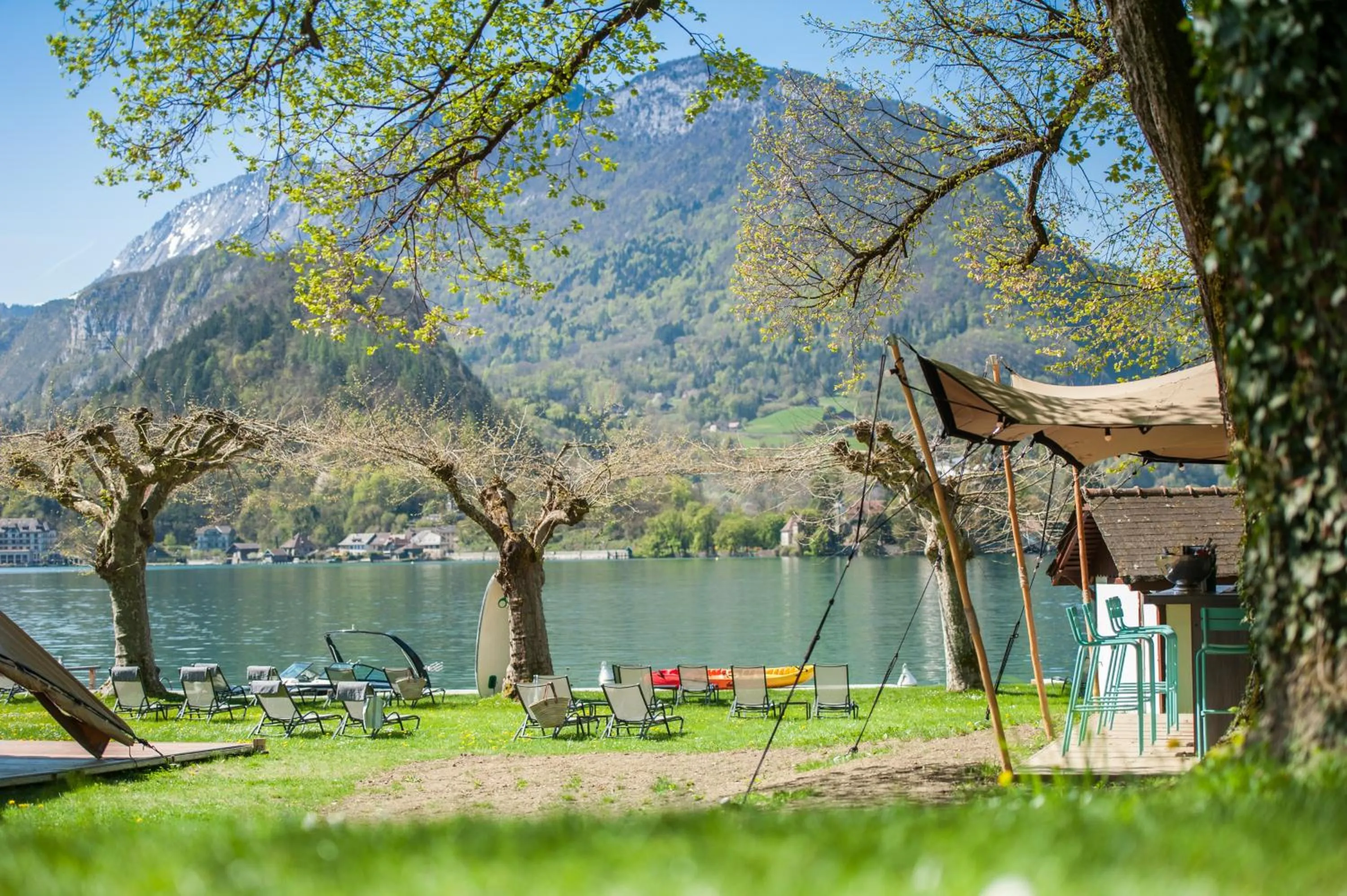 Garden in Hôtel Beau Site Talloires B SPA