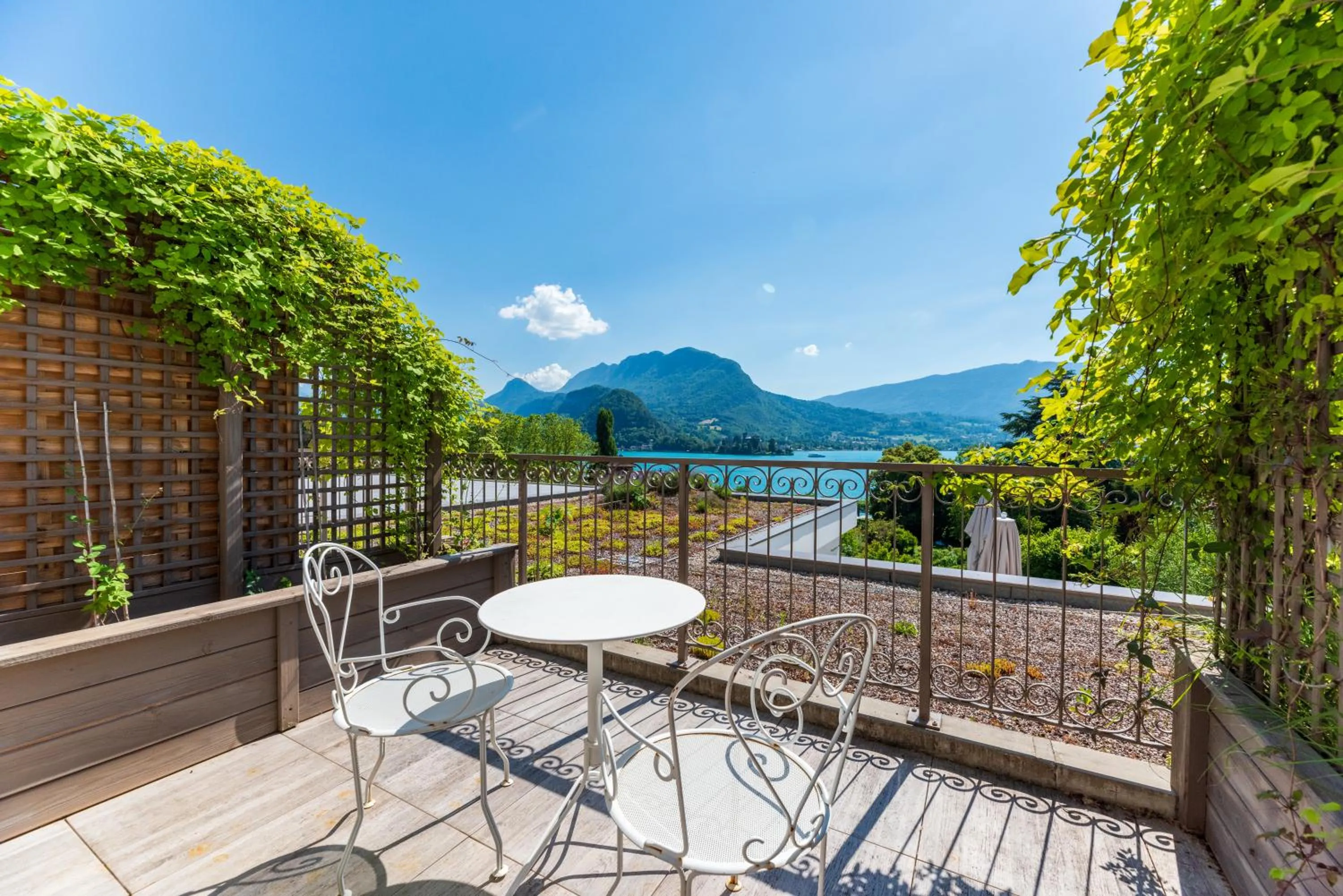 Lake view in Hôtel Beau Site Talloires B SPA