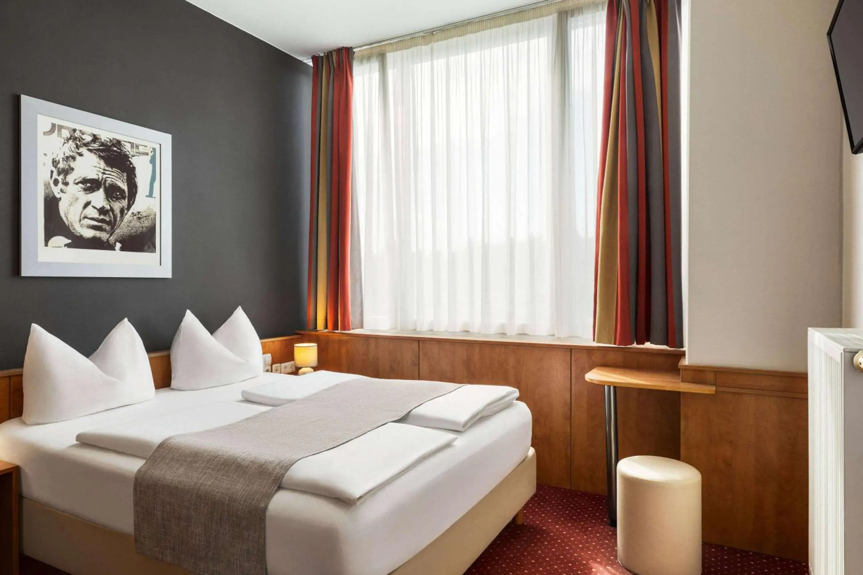 Photo of the whole room, Bed in Amedia Express Passau, Trademark Collection by Wyndham Photo of the whole room, Bed in Amedia Express Passau, Trademark Collection by Wyndham