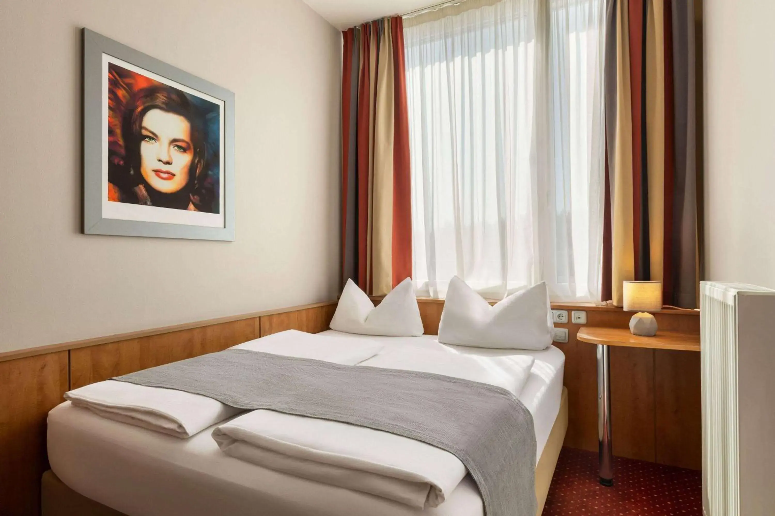 Photo of the whole room, Bed in Amedia Express Passau, Trademark Collection by Wyndham Photo of the whole room, Bed in Amedia Express Passau, Trademark Collection by Wyndham