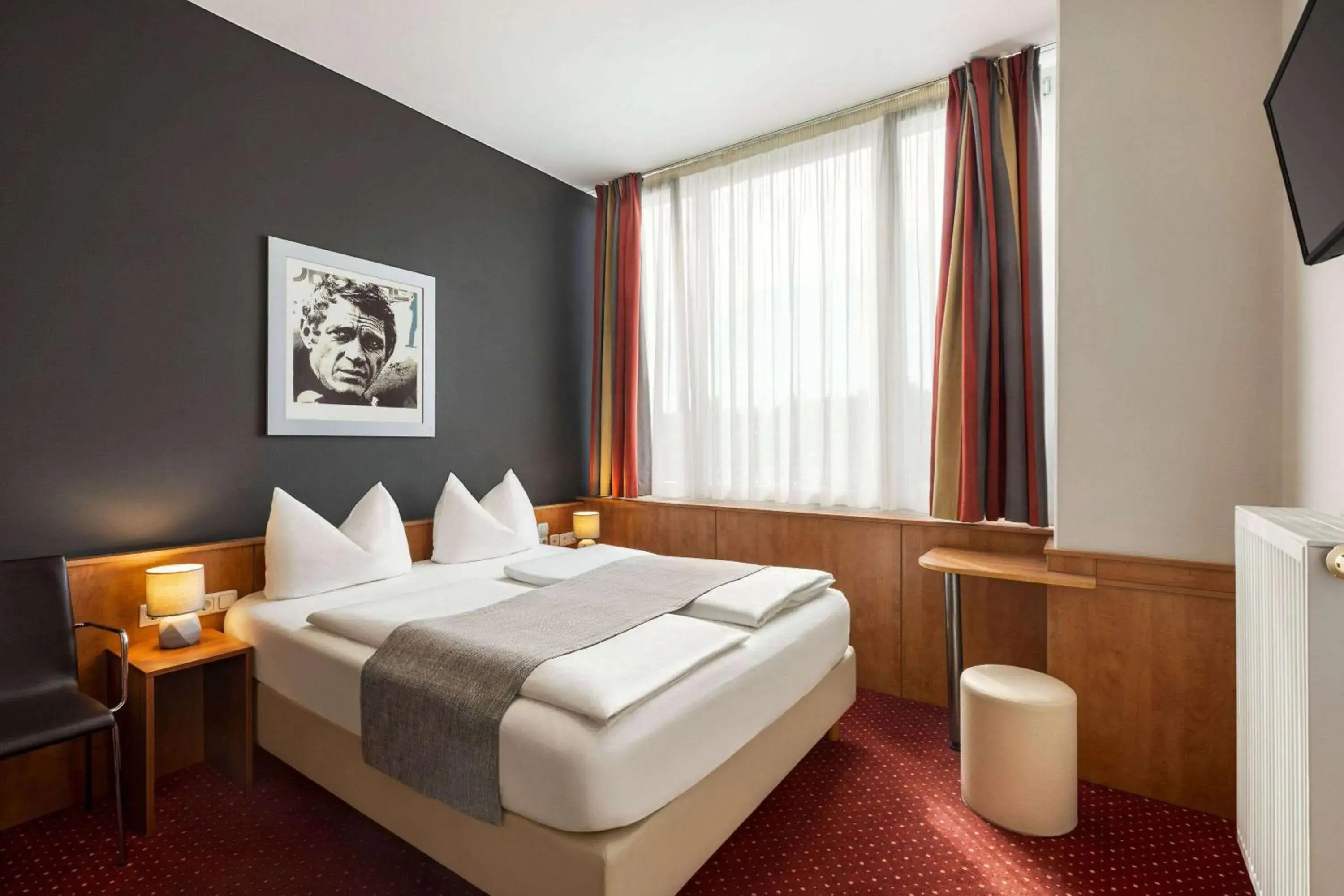 Photo of the whole room, Bed in Amedia Express Passau, Trademark Collection by Wyndham Photo of the whole room, Bed in Amedia Express Passau, Trademark Collection by Wyndham