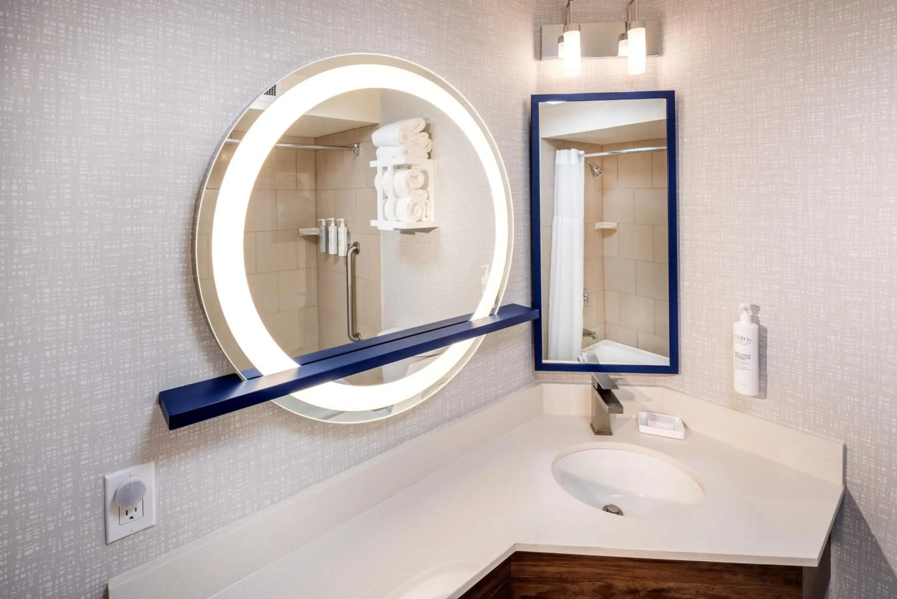 Bathroom in Hampton Inn Pullman Bathroom in Hampton Inn Pullman