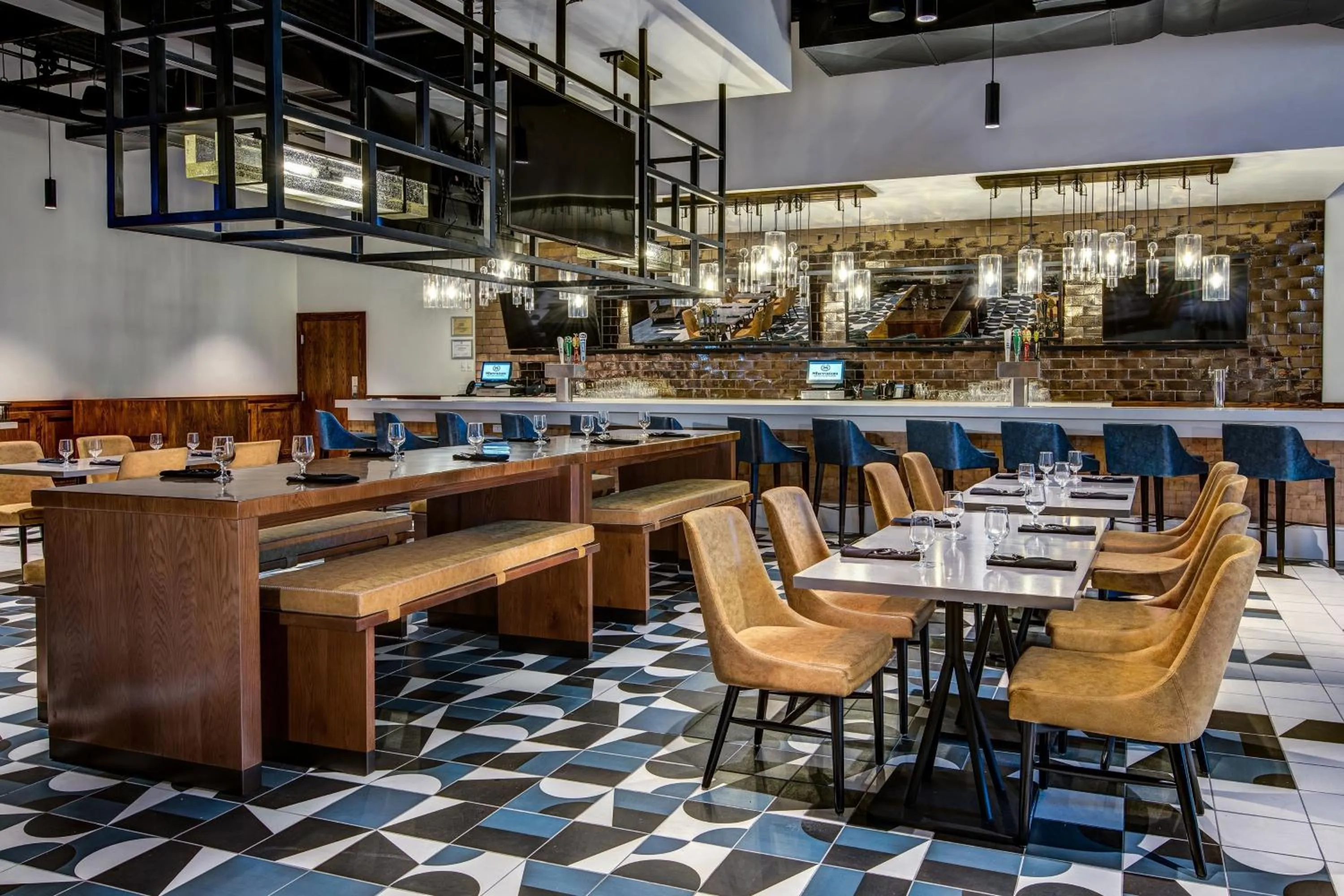 Lounge or bar in Sheraton Eatontown Hotel