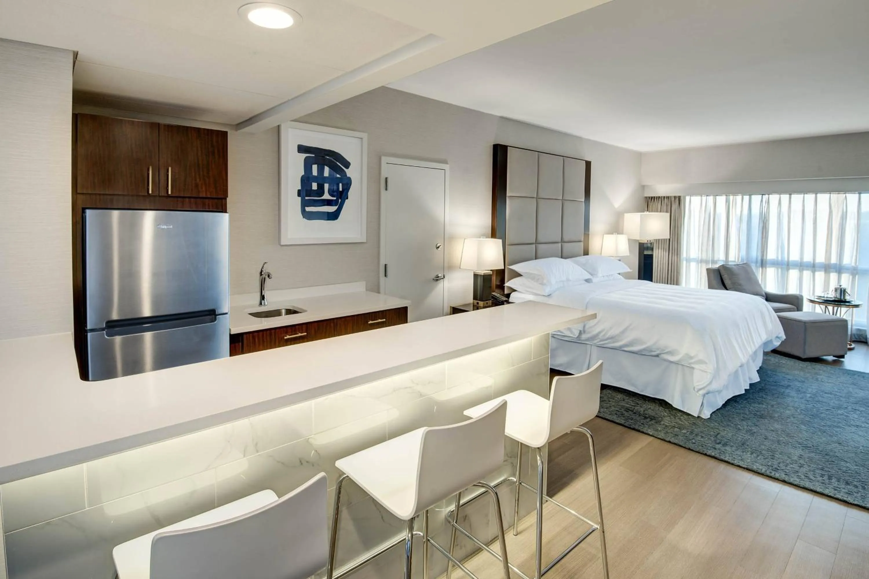 Bedroom, Bed in Sheraton Eatontown Hotel