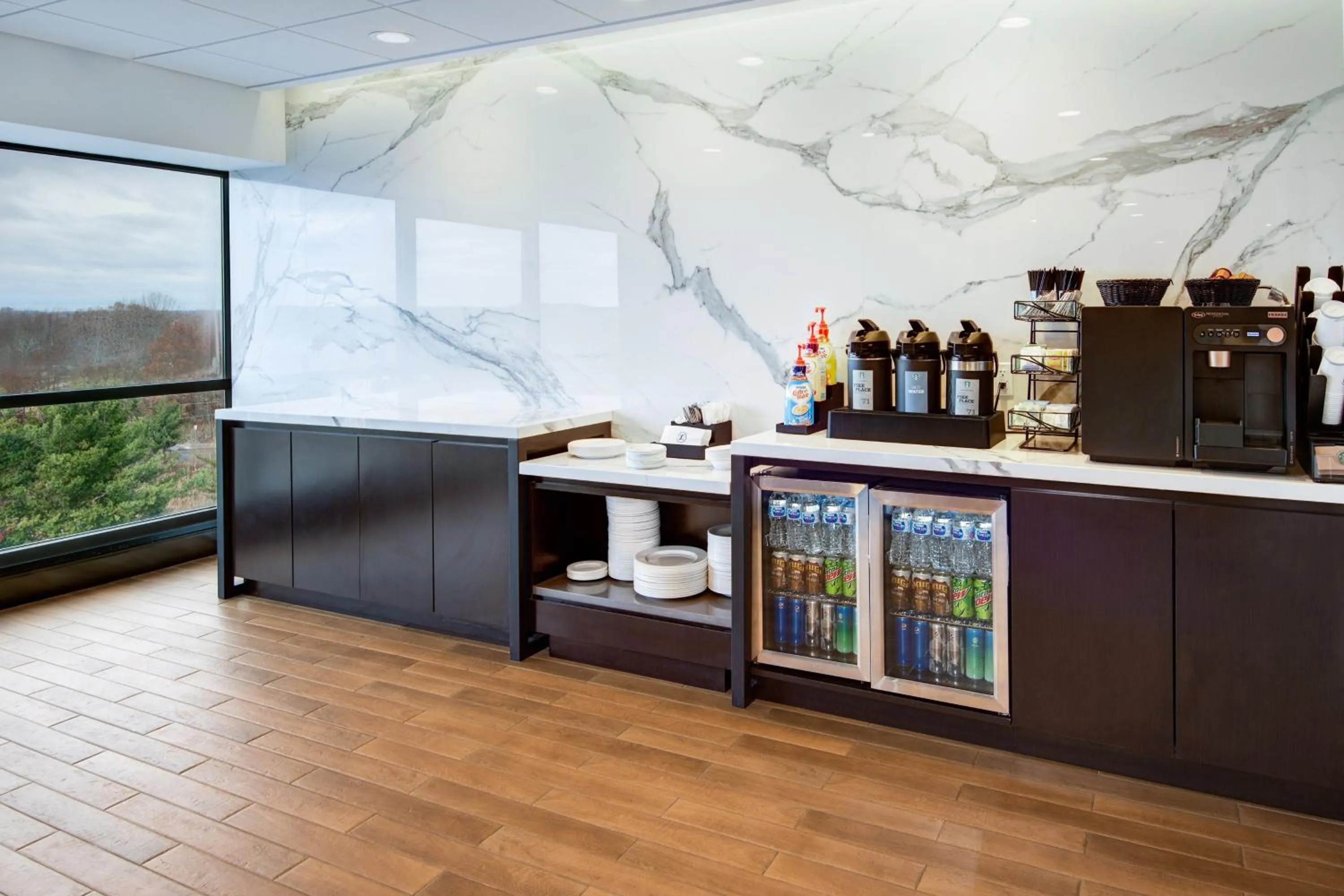 Lounge or bar in Sheraton Eatontown Hotel