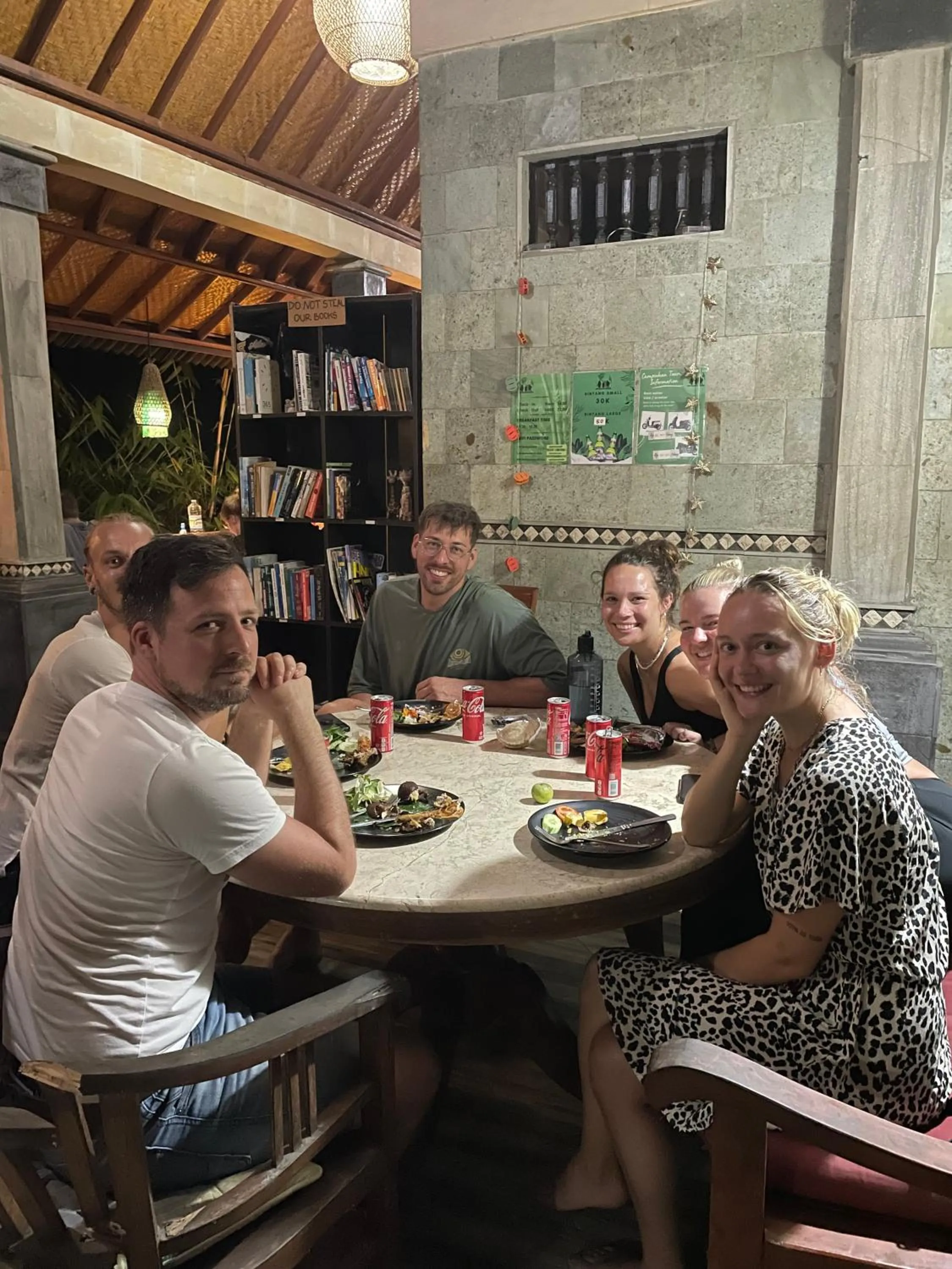 Restaurant/places to eat in WW Backpackers