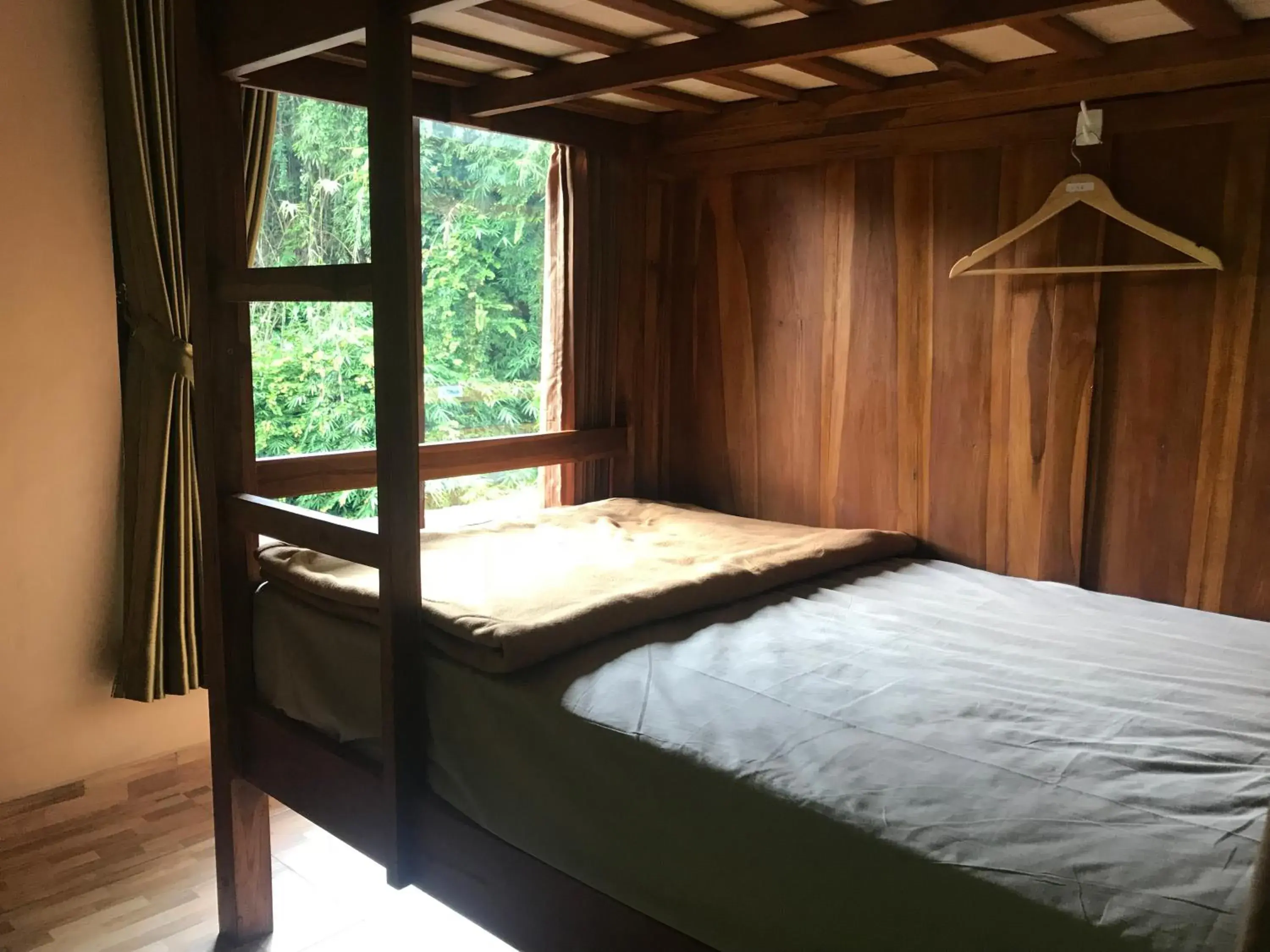 Bed in 10-Bed Mixed Dormitory Room in WW Backpackers Bed in 10-Bed Mixed Dormitory Room in WW Backpackers
