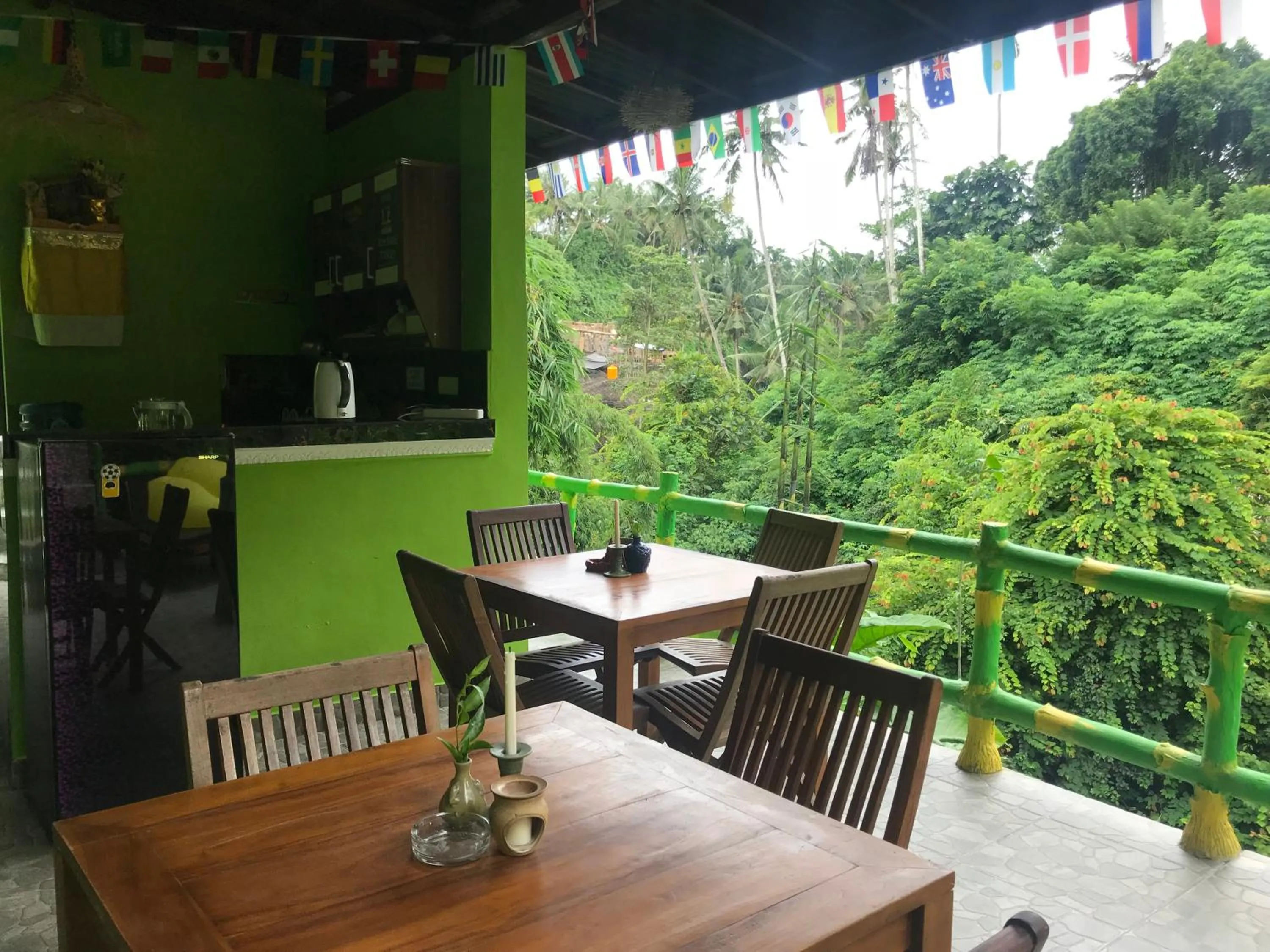 Restaurant/places to eat in WW Backpackers