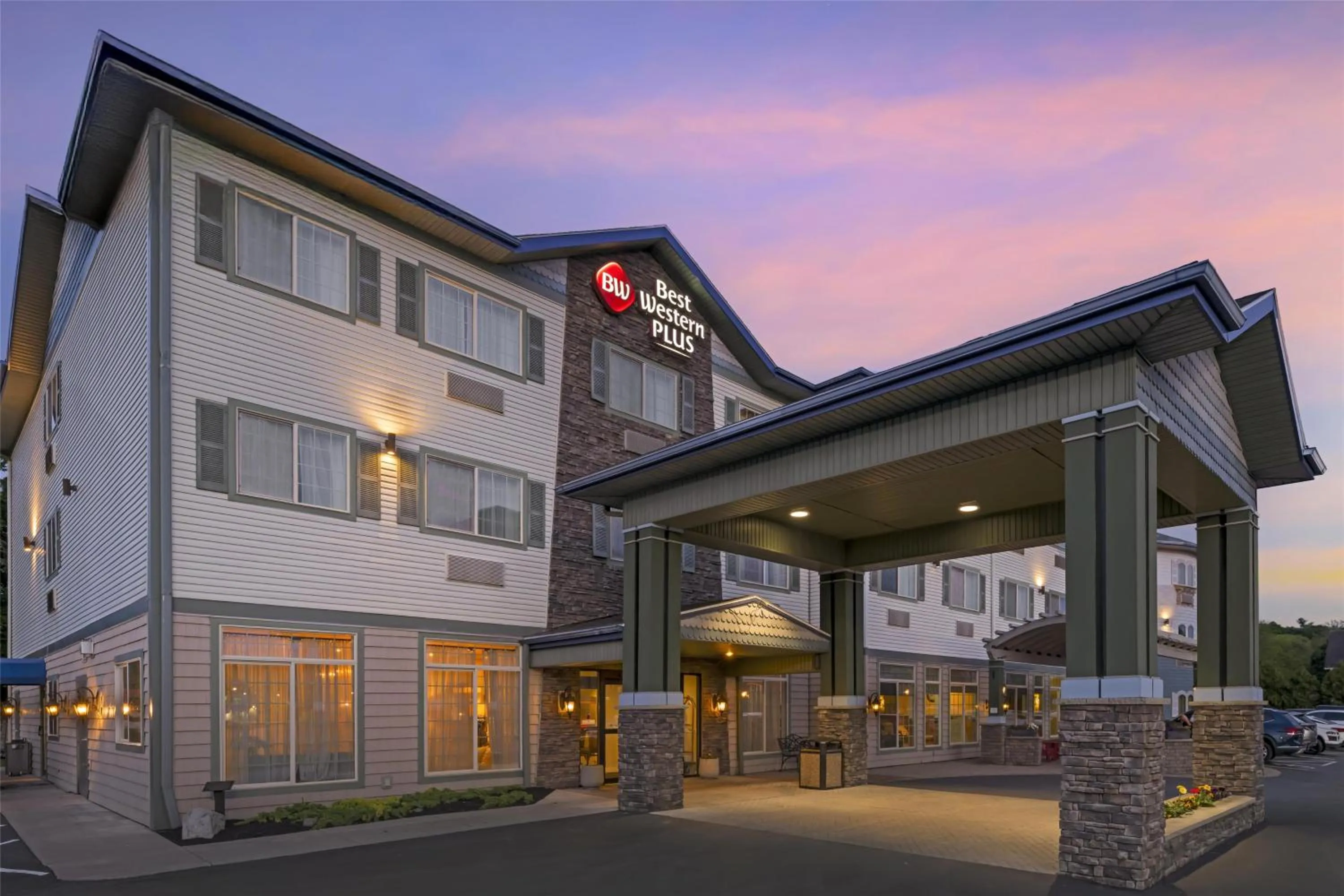 Property building in Best Western PLUS Vineyard Inn and Suites