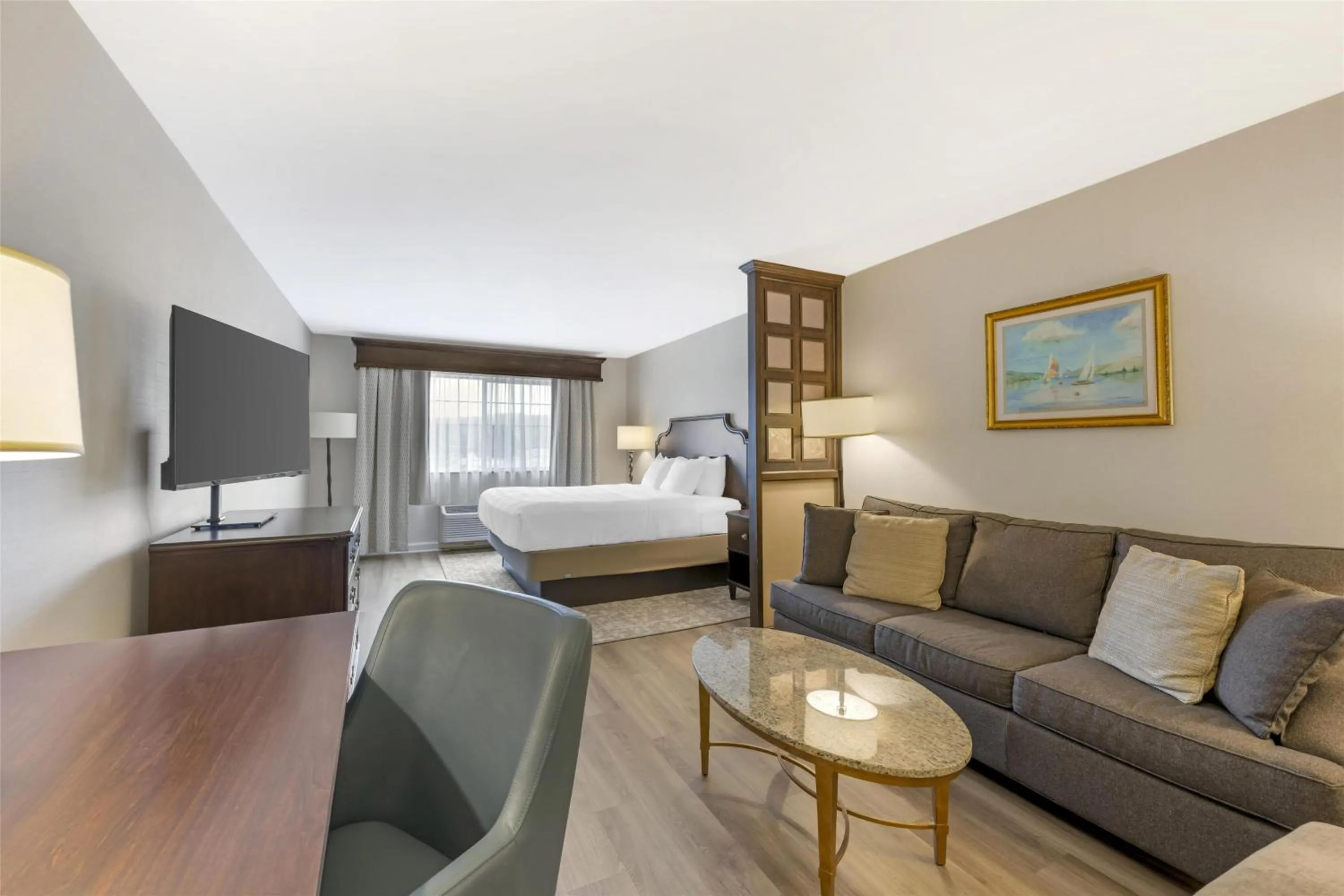 Bedroom, Bed in Best Western PLUS Vineyard Inn and Suites