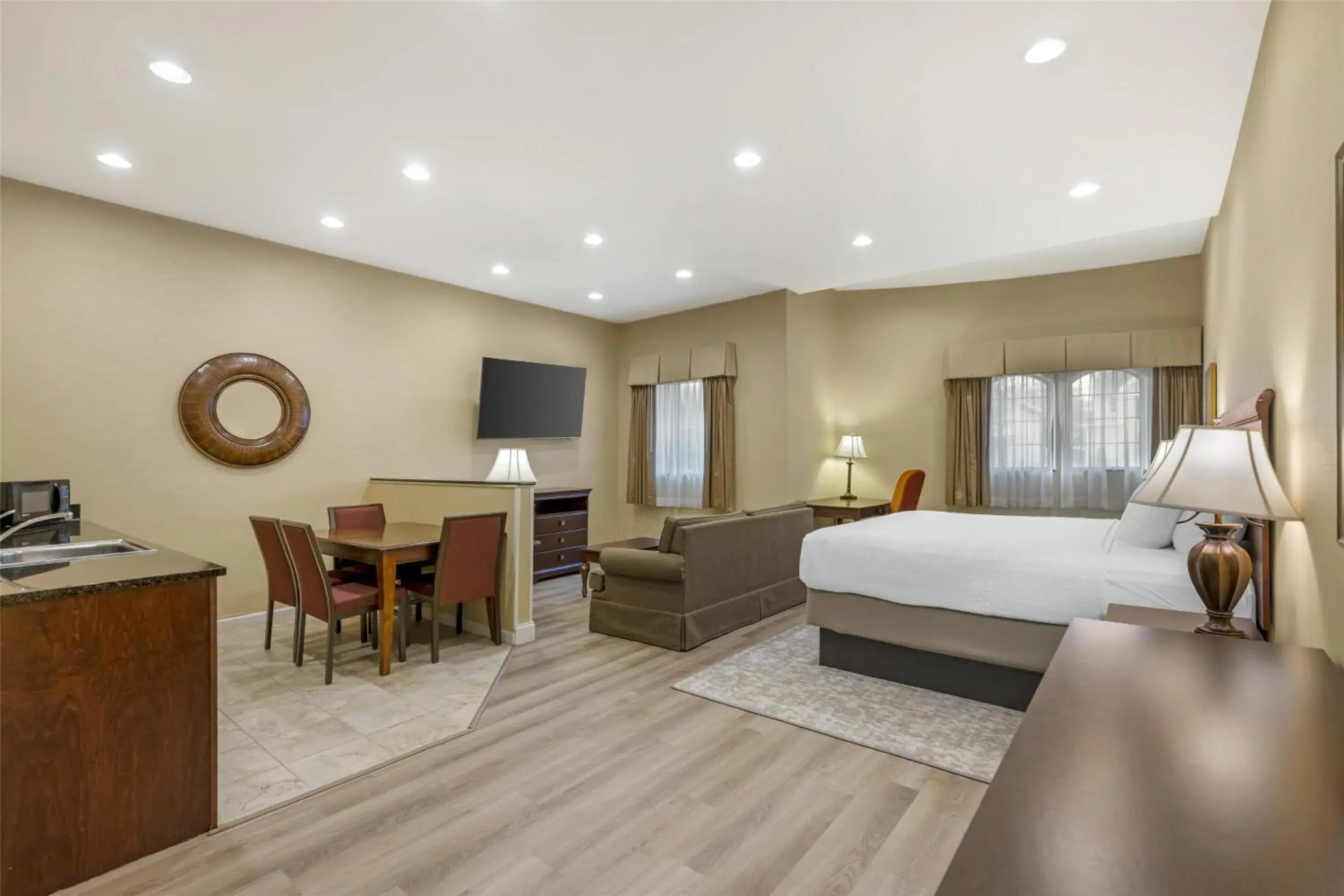 Bedroom, Bed in Best Western PLUS Vineyard Inn and Suites Bedroom, Bed in Best Western PLUS Vineyard Inn and Suites