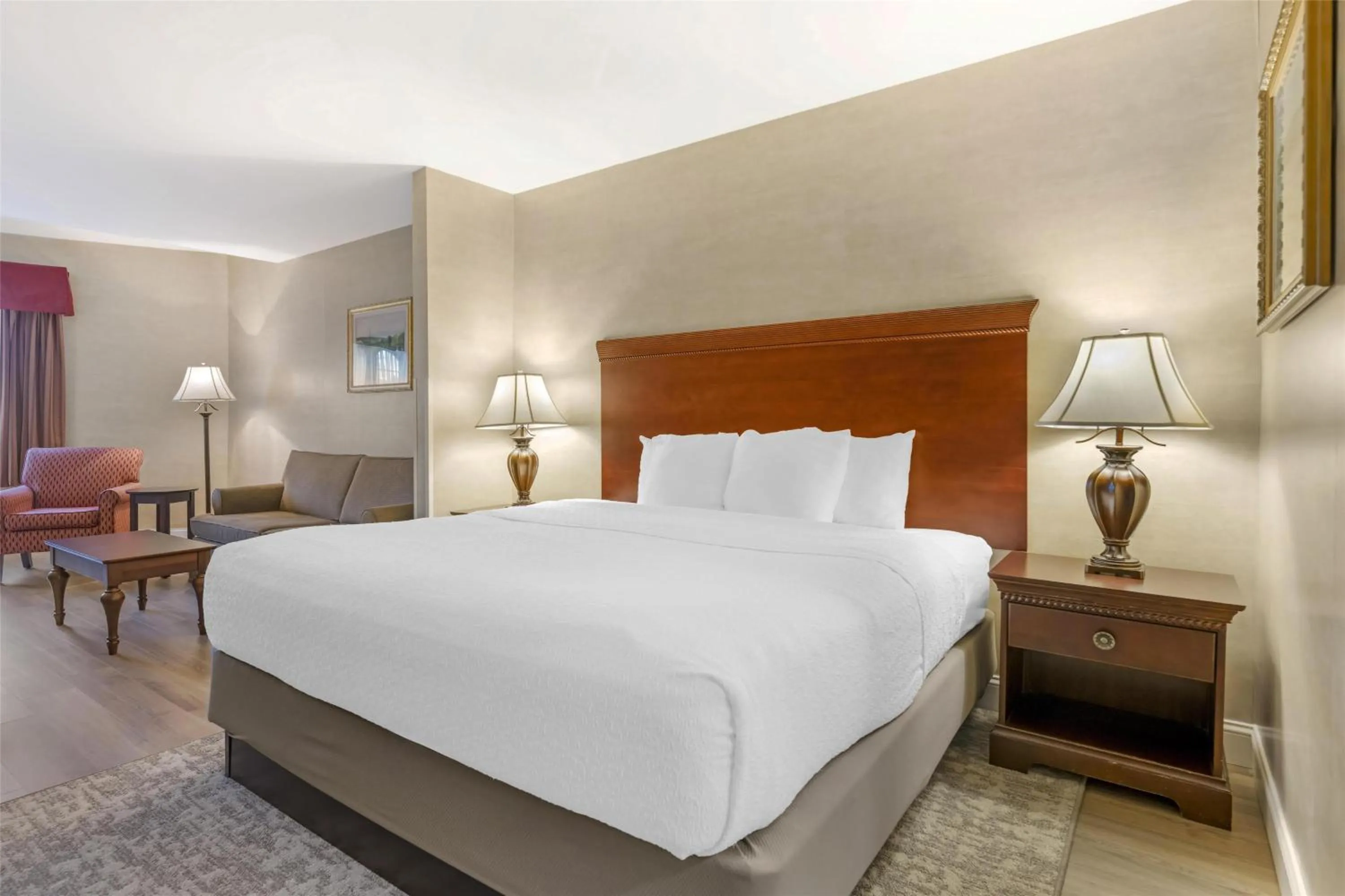 Bedroom, Bed in Best Western PLUS Vineyard Inn and Suites