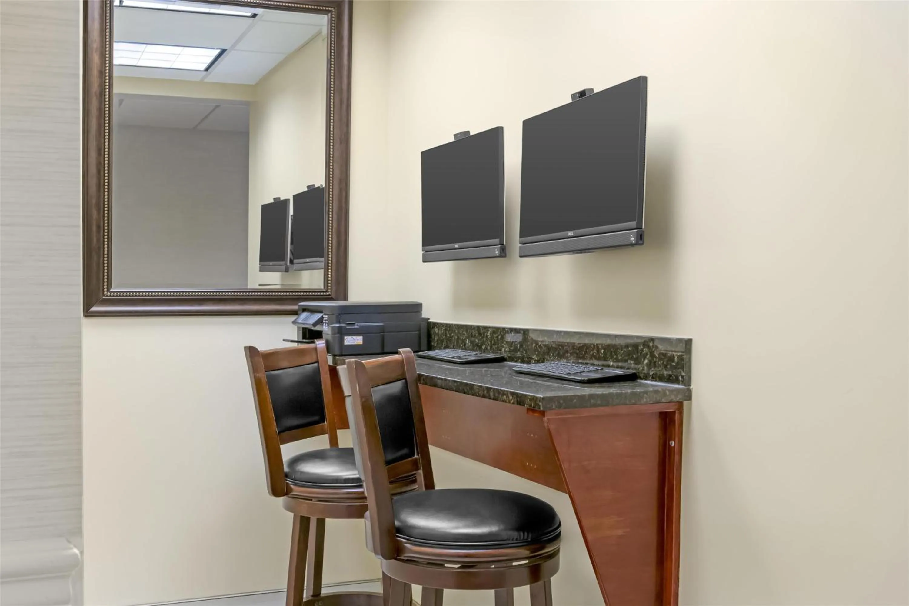 Business facilities in Best Western PLUS Vineyard Inn and Suites