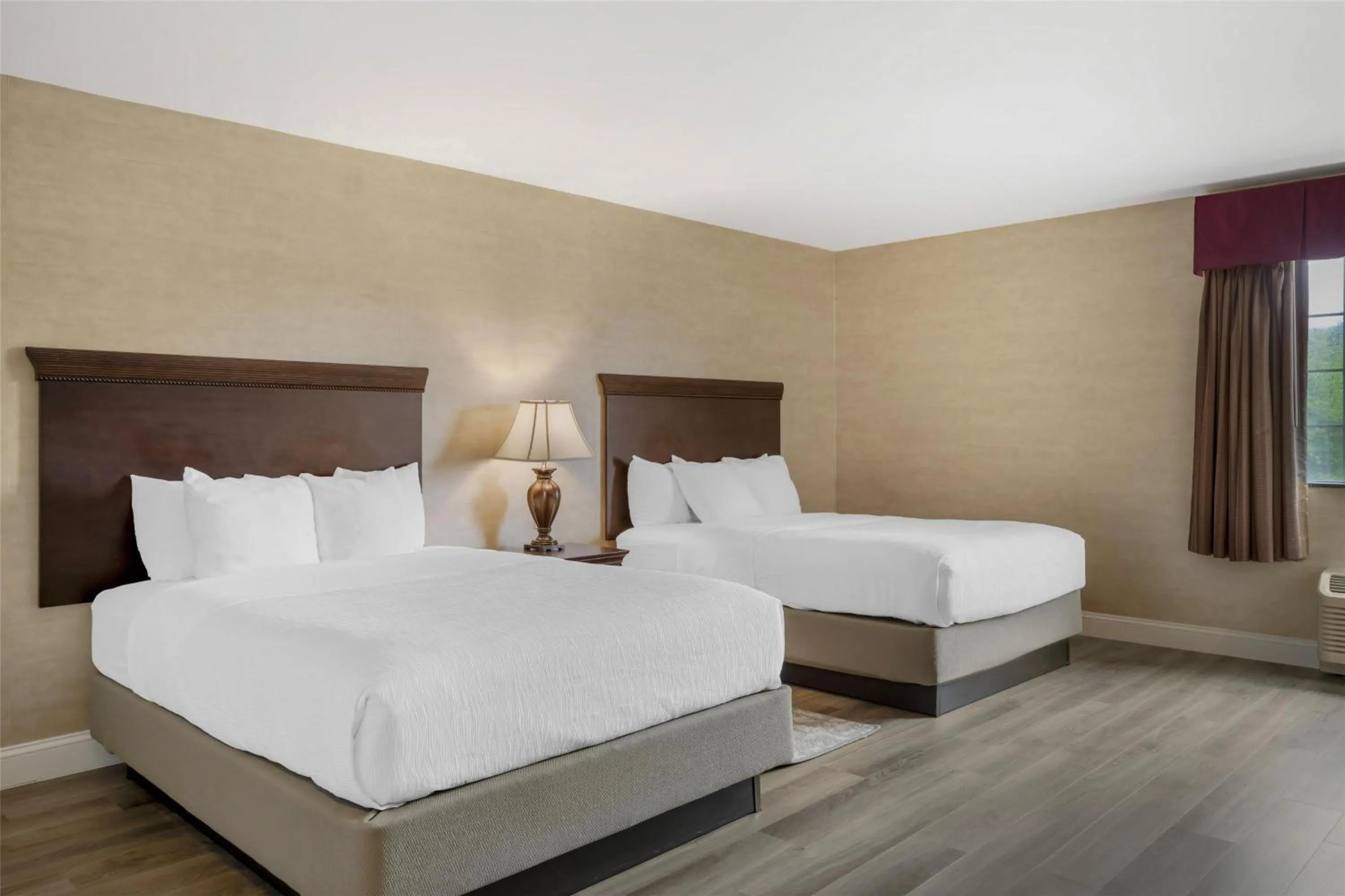 Bedroom, Bed in Best Western PLUS Vineyard Inn and Suites