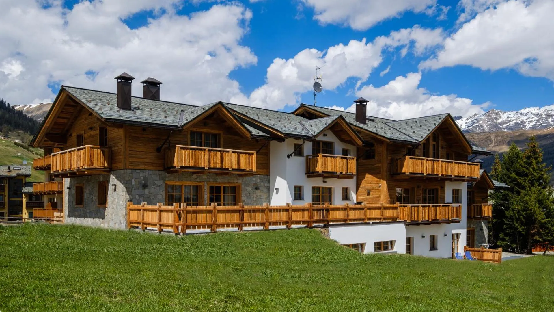 Property building in Chalet Bellavista