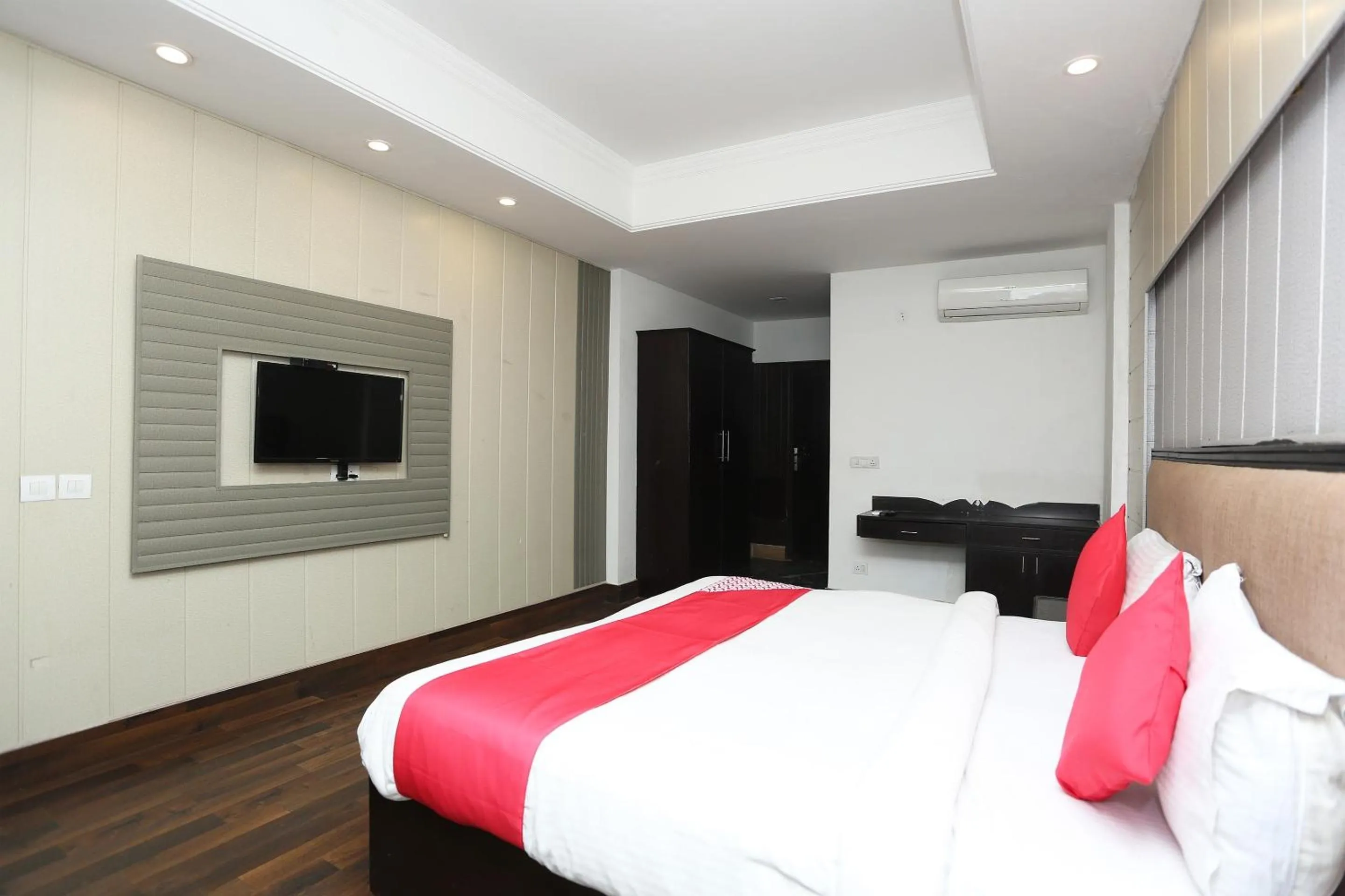 Bedroom, Bed in Super Hotel O The Avenue Residency
