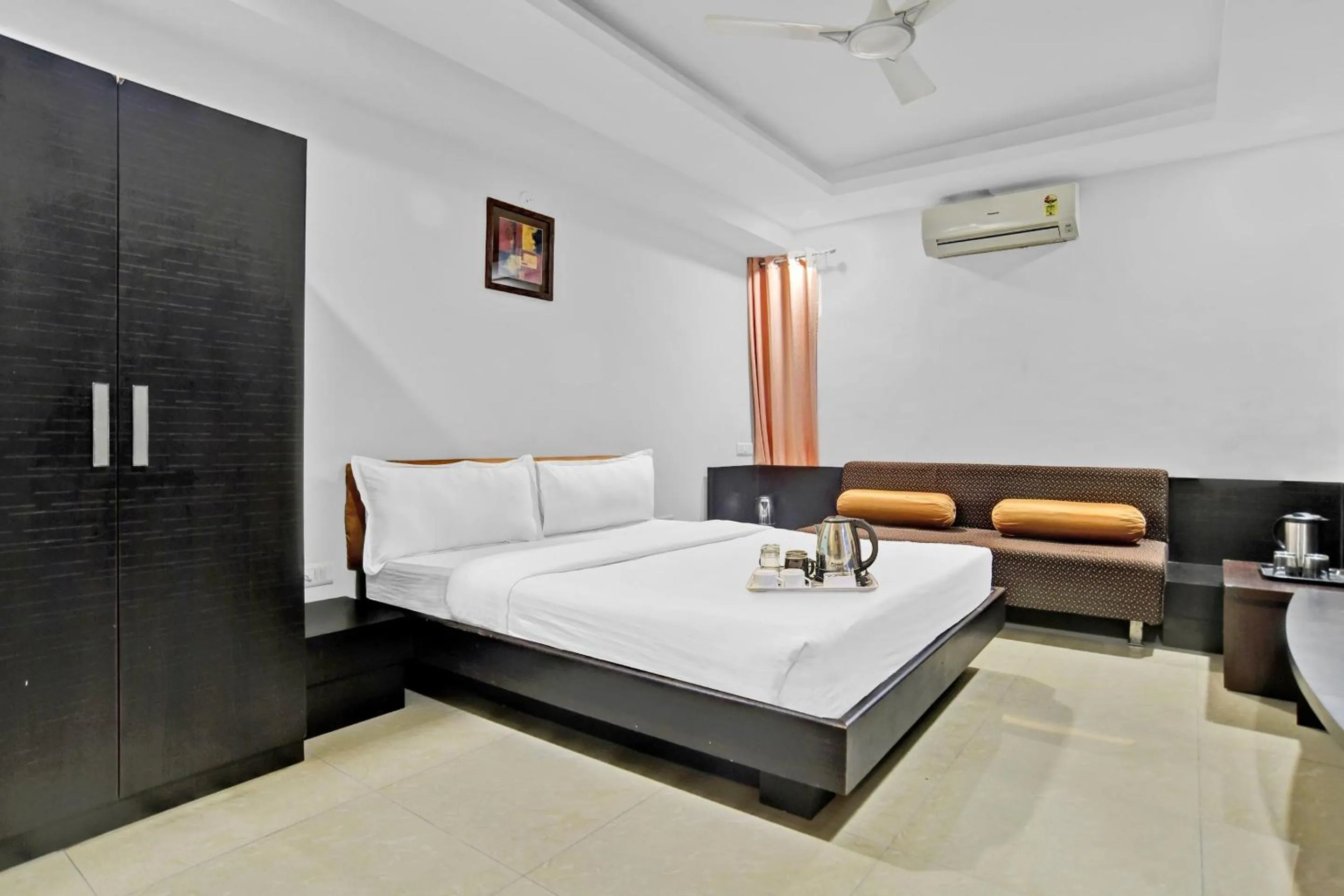 Bedroom, Bed in Super Townhouse Divya Palace