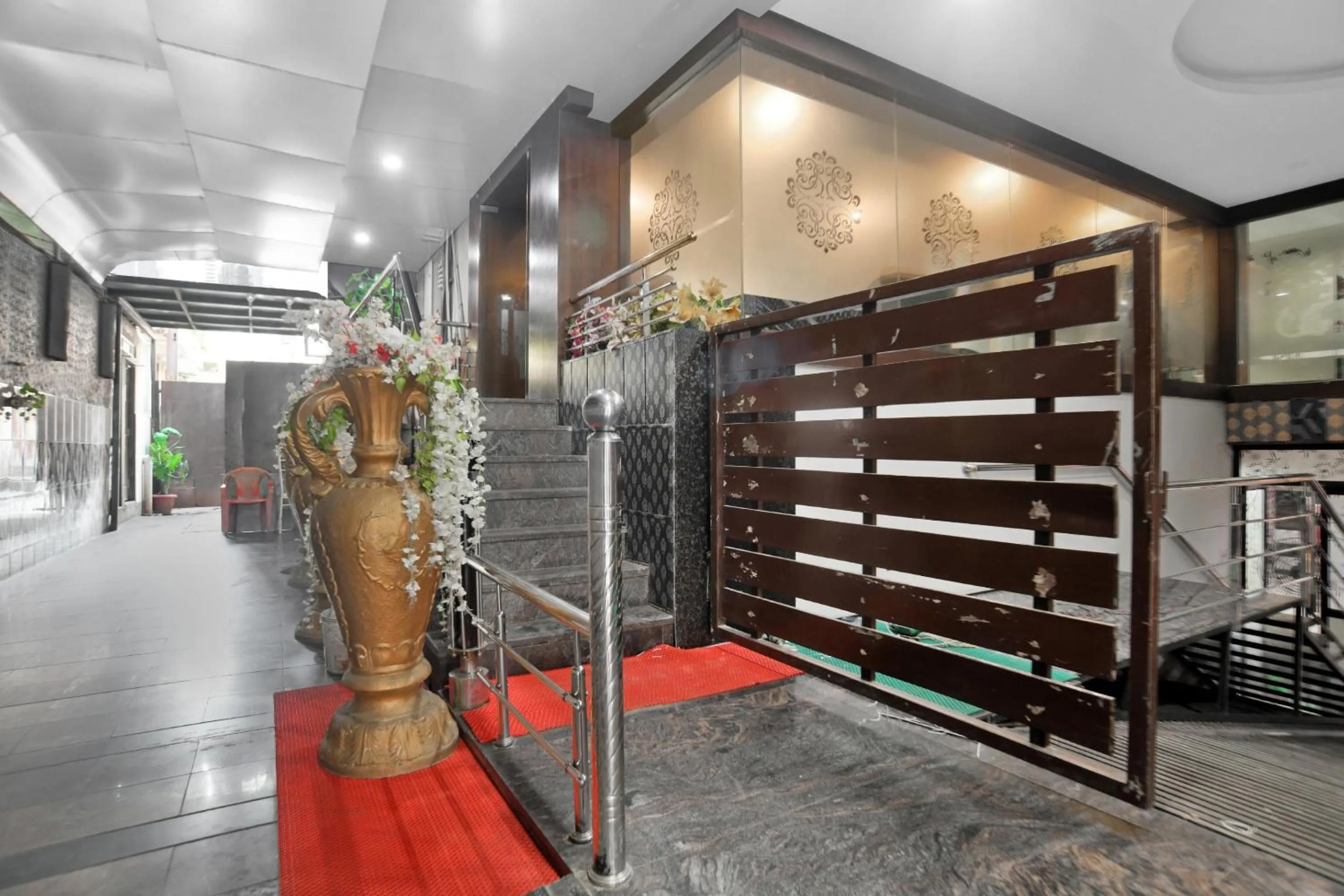 Facade/entrance in Super Townhouse Divya Palace