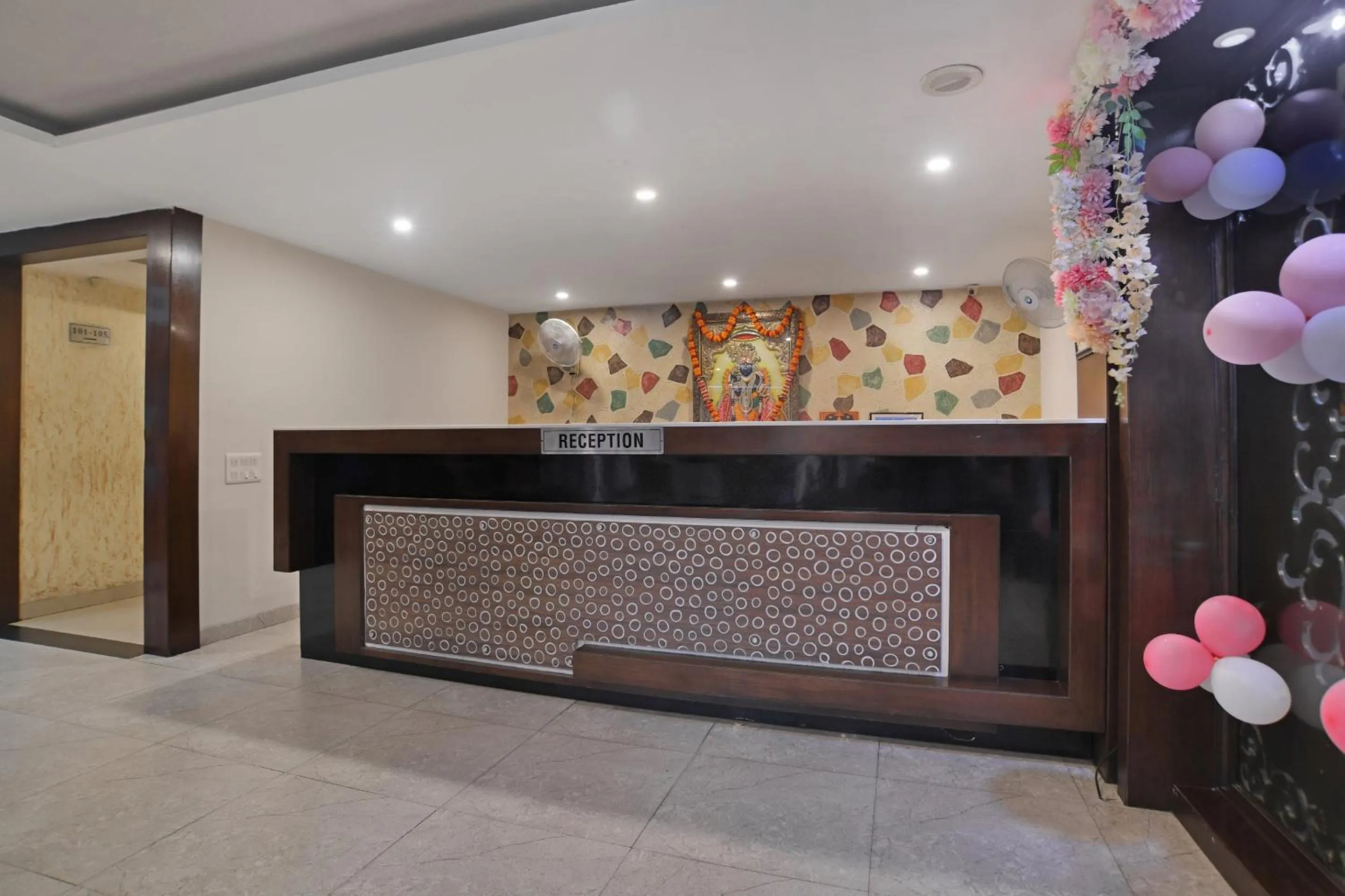 Lobby or reception in Super Townhouse Divya Palace