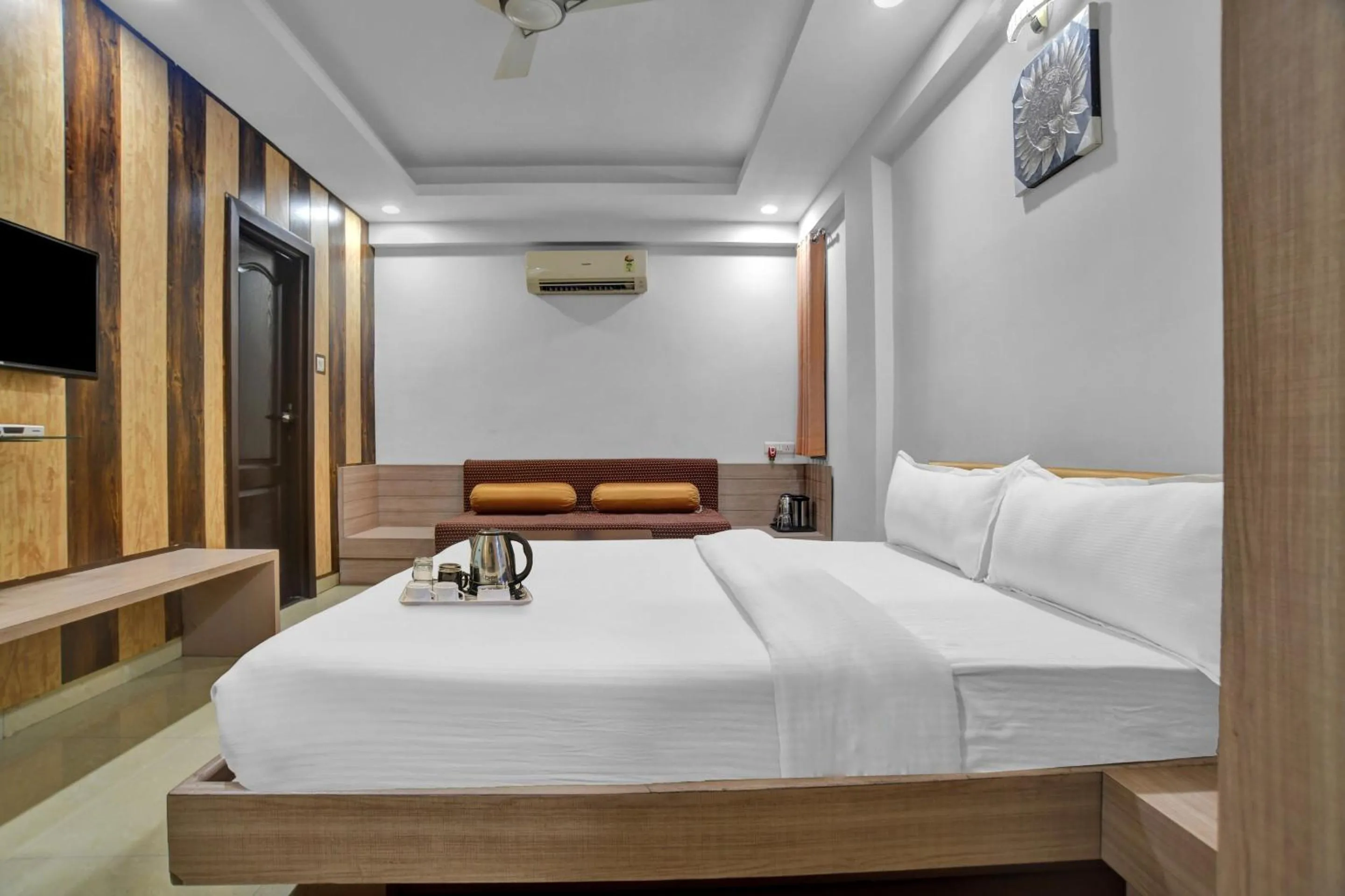 Bedroom, Bed in Super Townhouse Divya Palace
