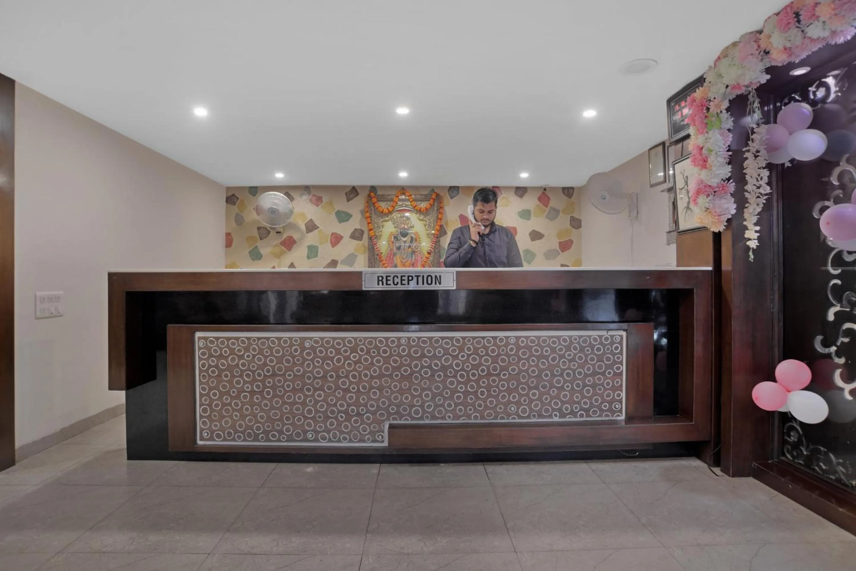 Lobby or reception in Super Townhouse Divya Palace