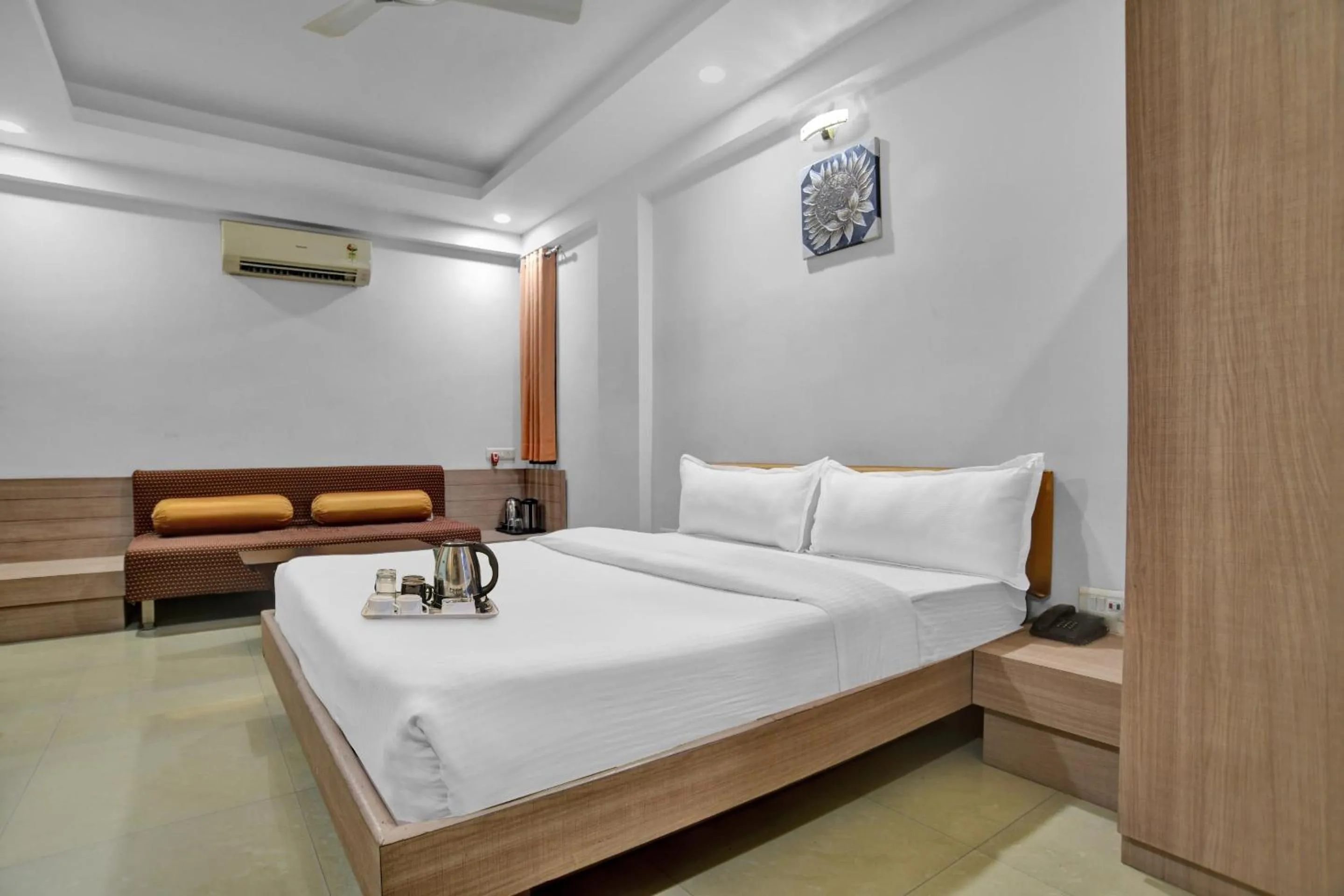 Bedroom, Bed in Super Townhouse Divya Palace