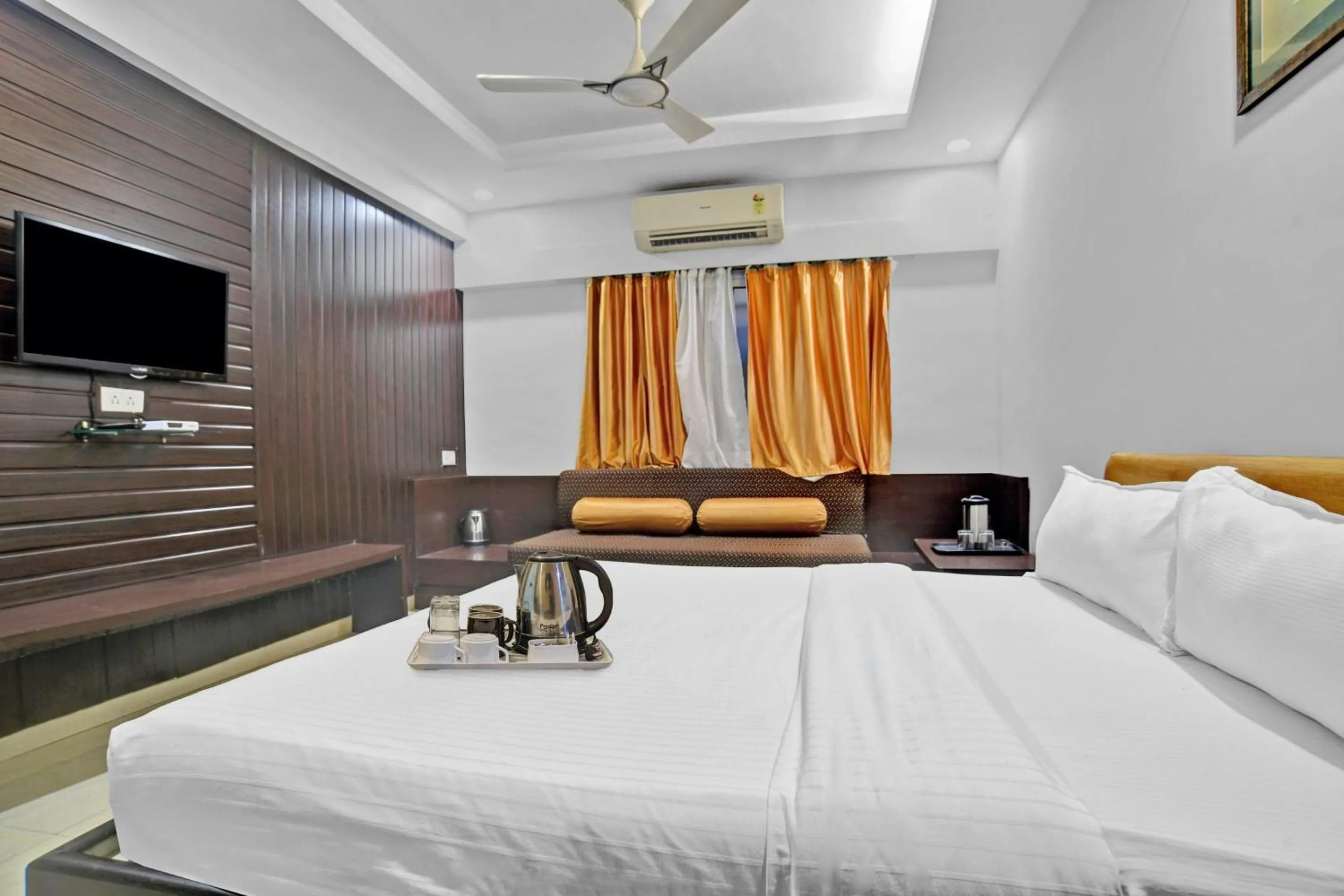 Bedroom, Bed in Super Townhouse Divya Palace