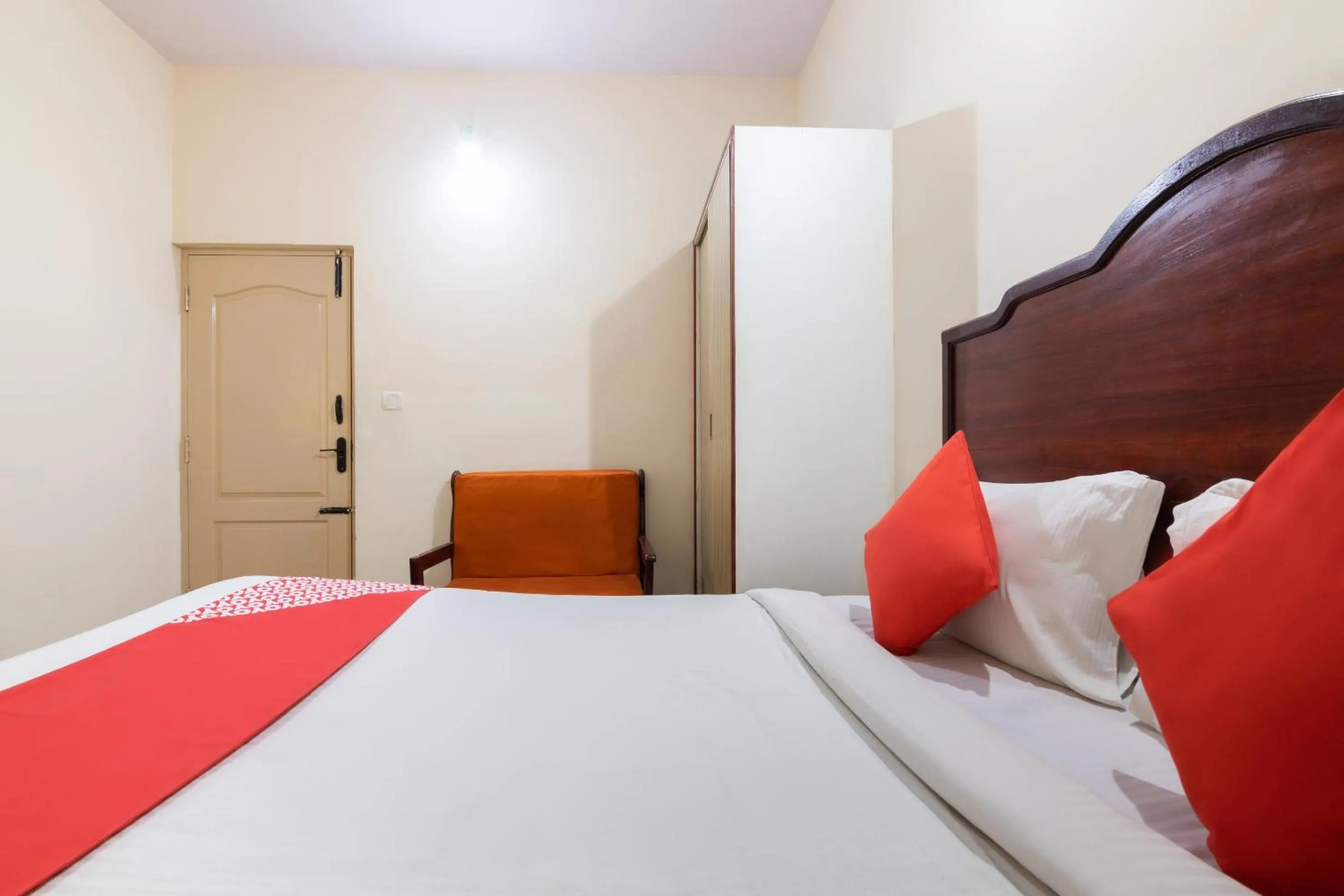 Bedroom in Hotel O Rajmahal Boarding & Lodging