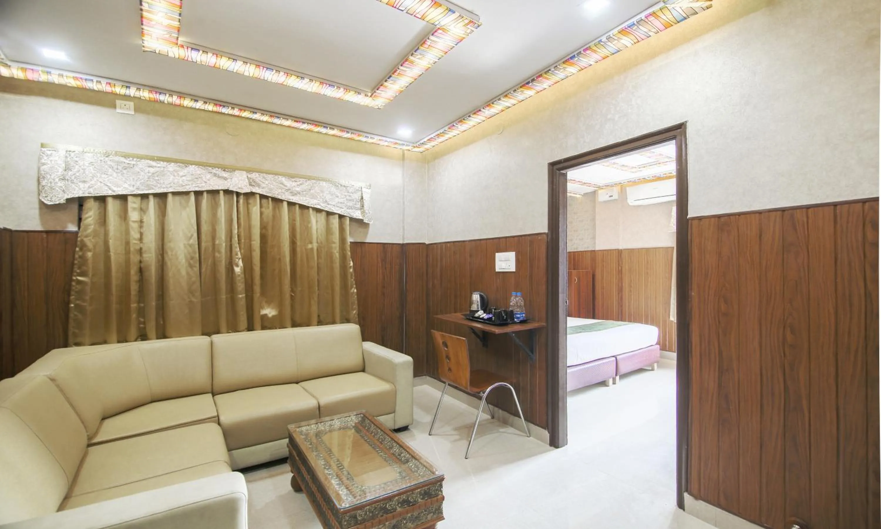 Living room, Bed in Hotel Dvaraka Inn