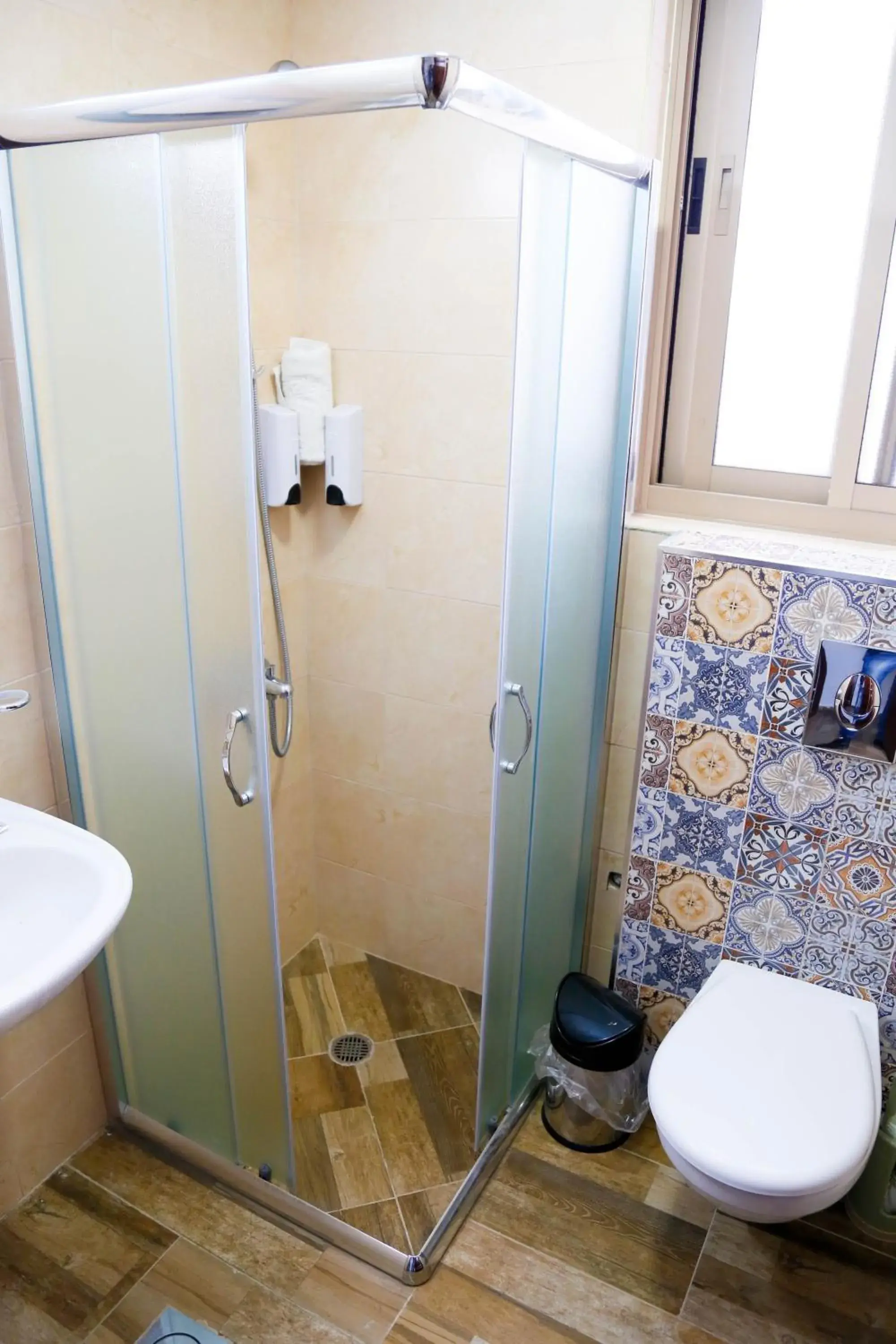 Deluxe Twin Room - single occupancy in Alrowwad Guest House Deluxe Twin Room - single occupancy in Alrowwad Guest House