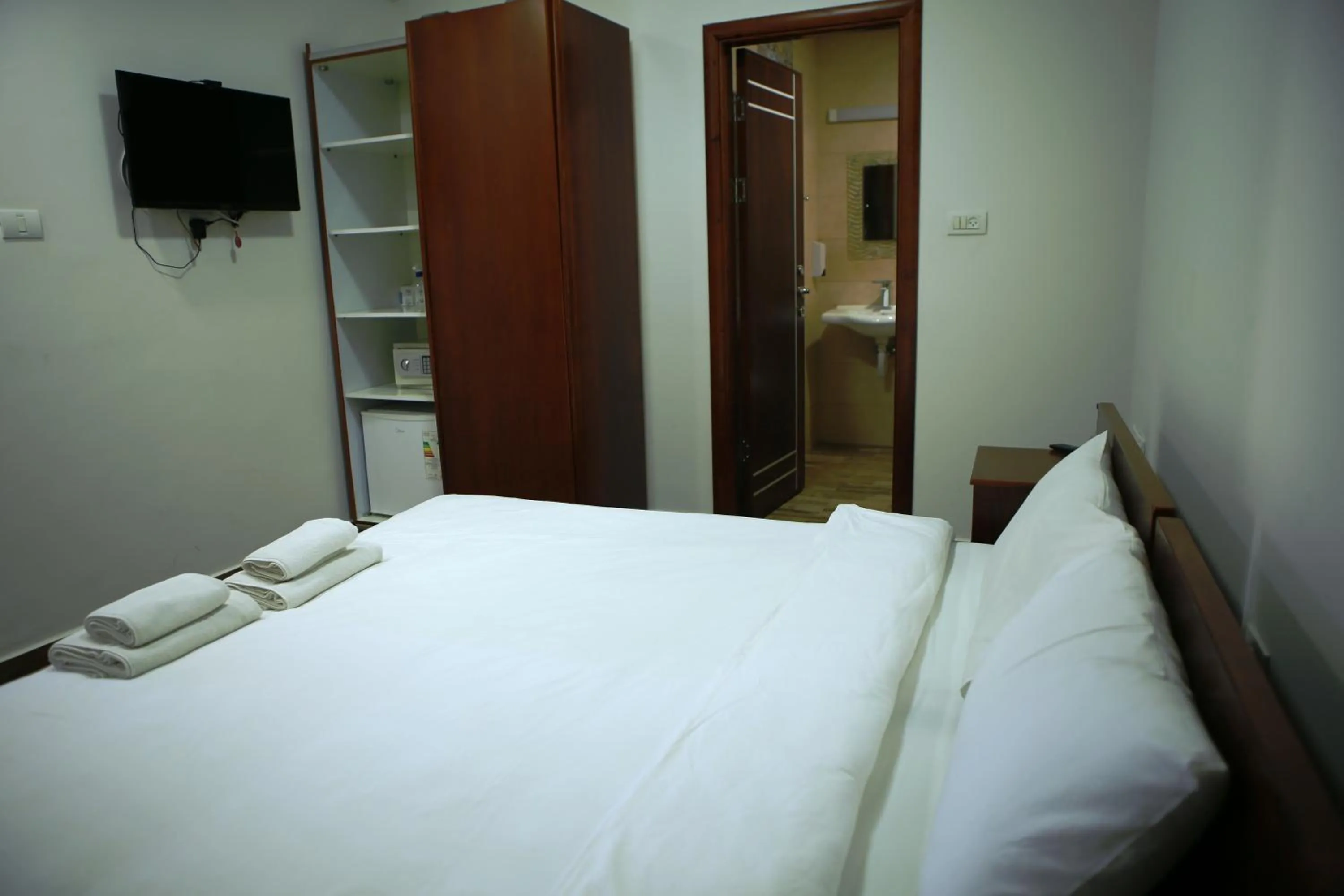 Photo of the whole room, Bed in Alrowwad Guest House