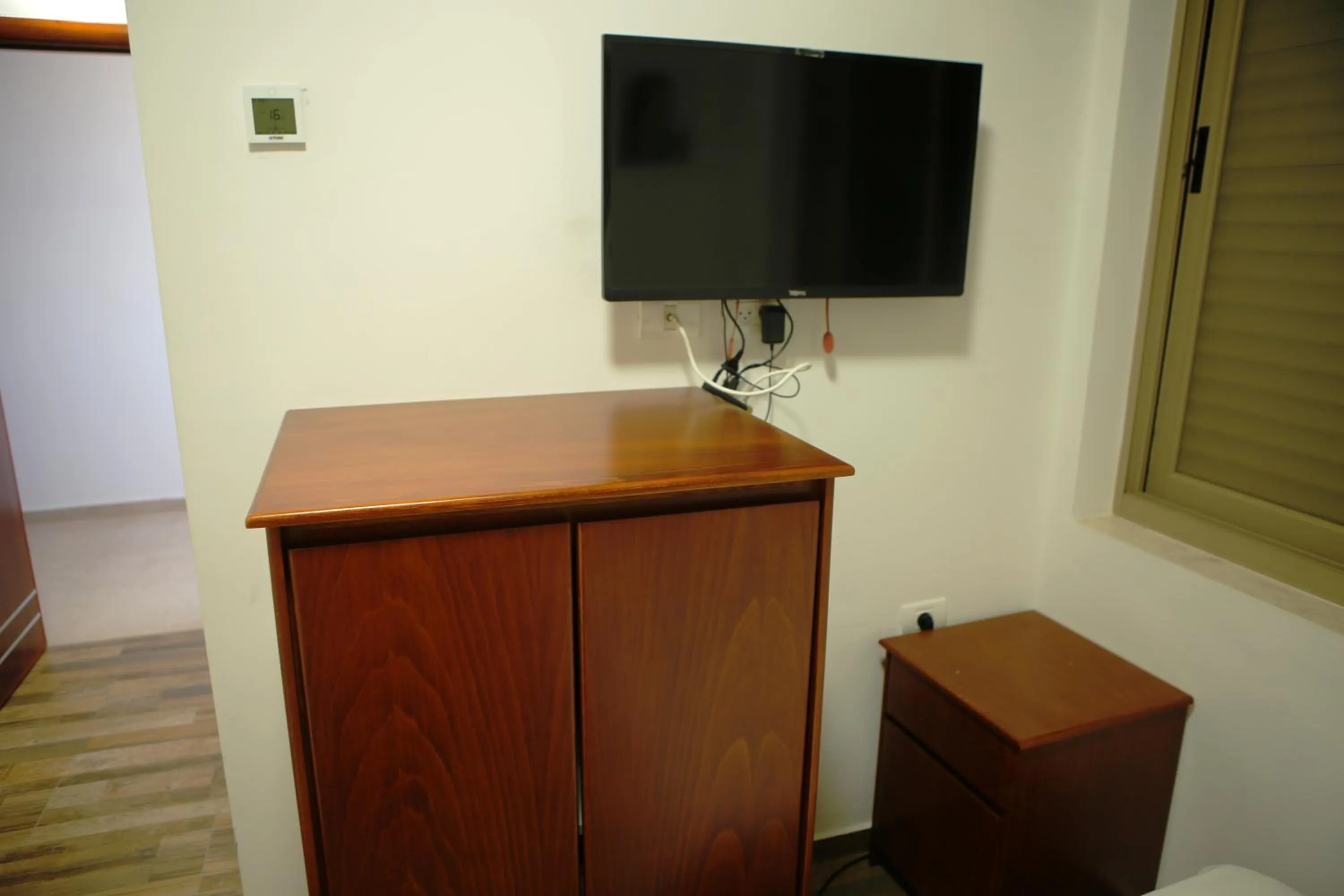 TV and multimedia in Alrowwad Guest House