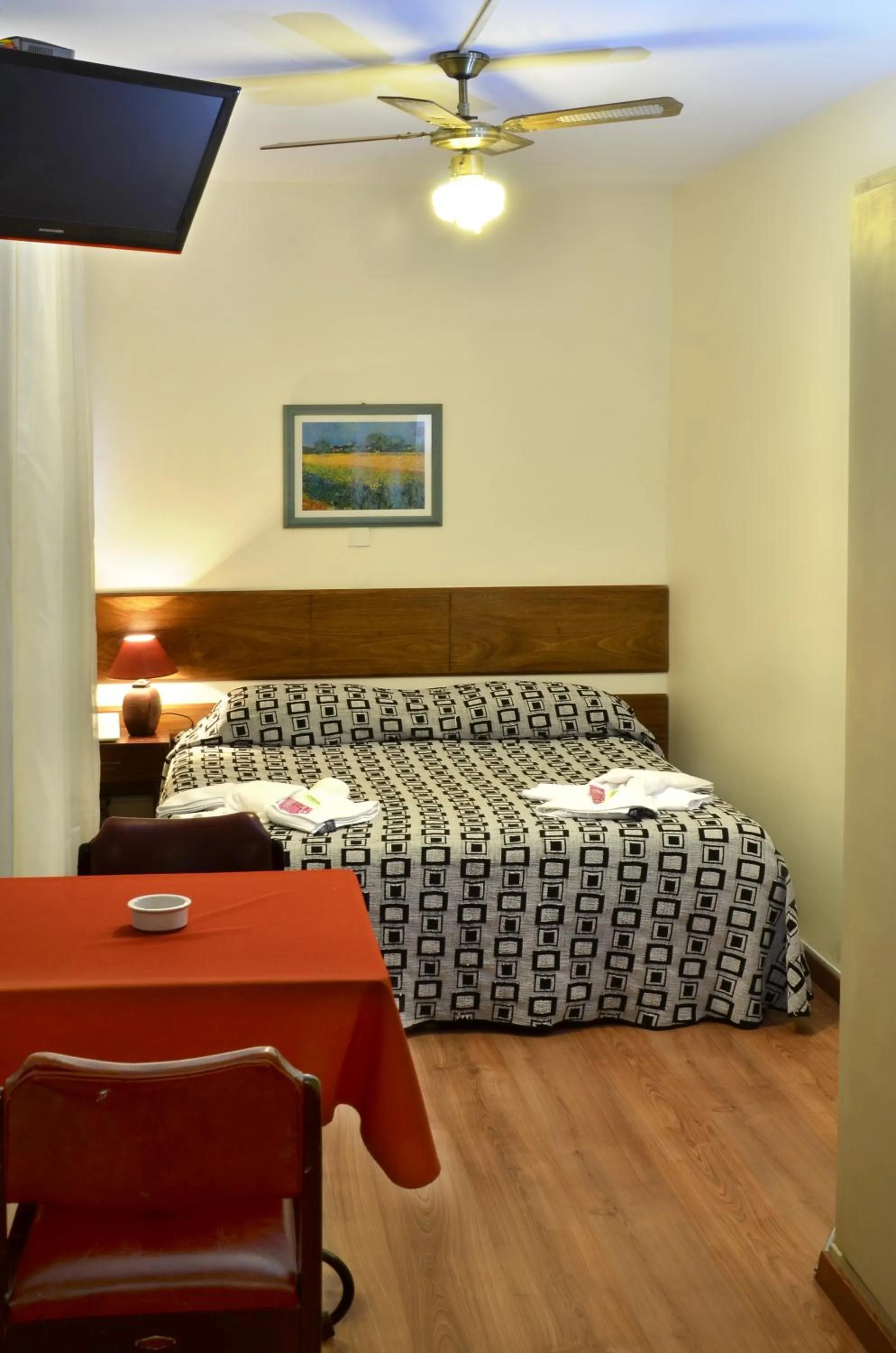 Photo of the whole room, Bed in Hotel Hispano