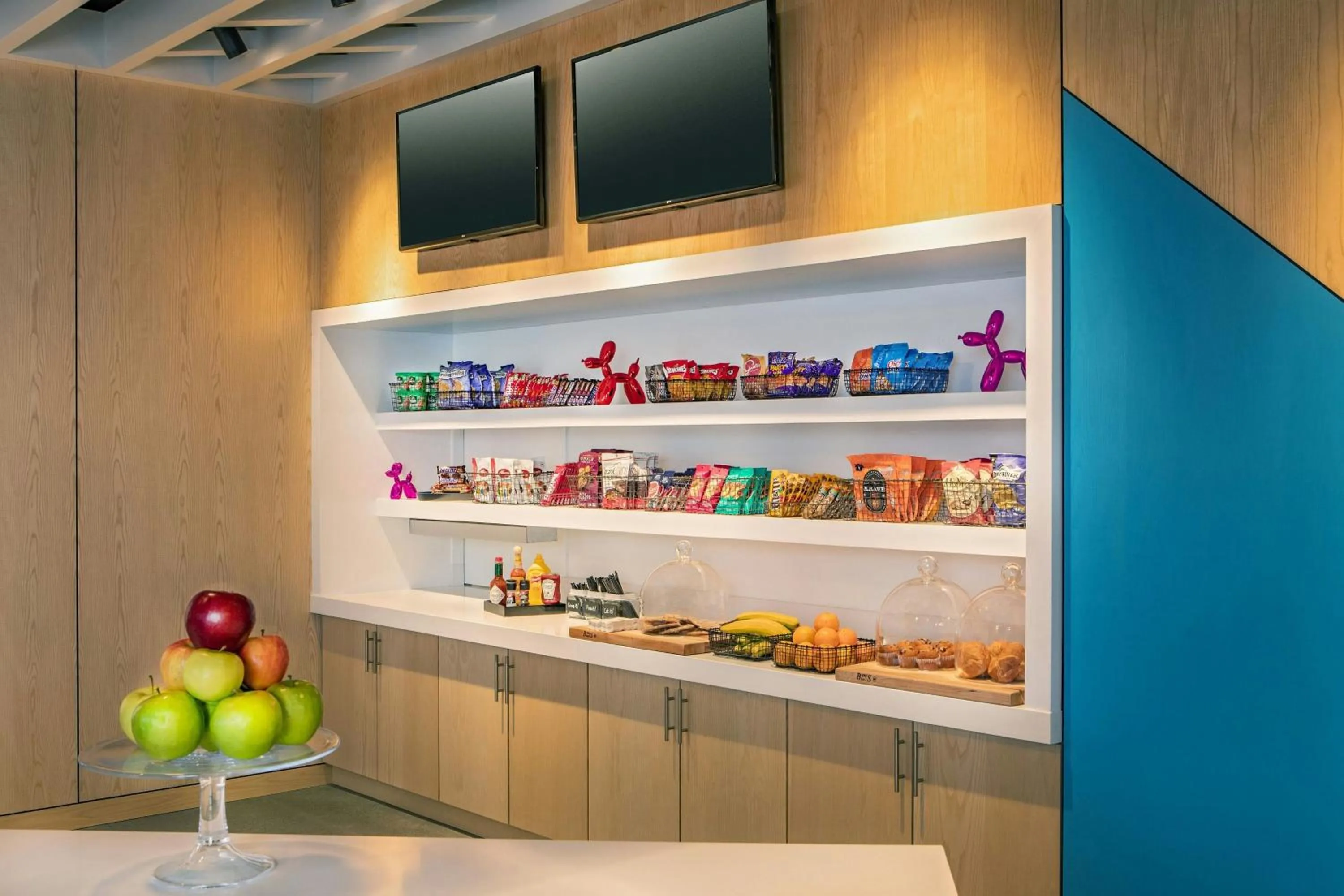 Lobby or reception in Aloft Framingham