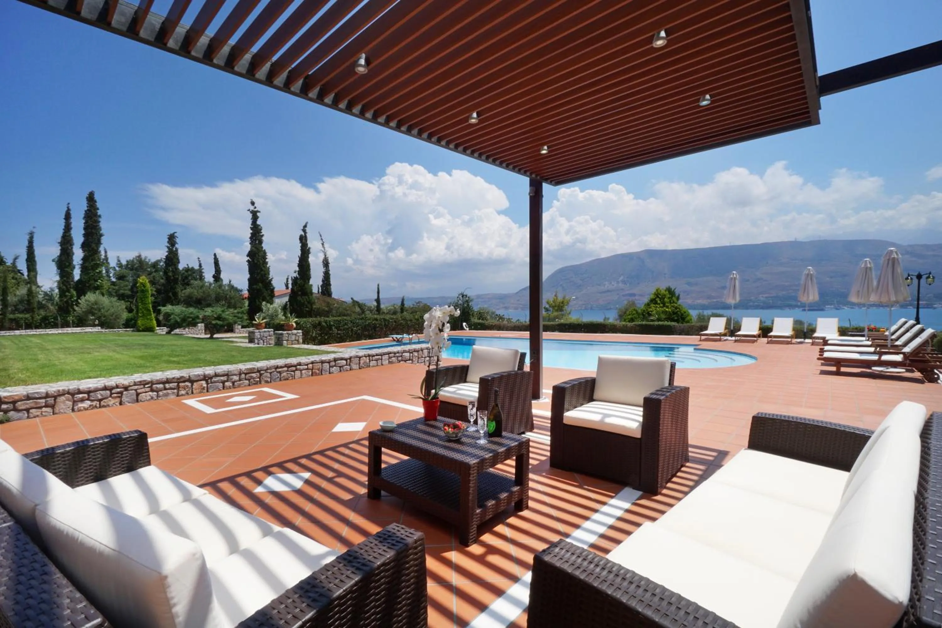 Villa Thealassa - Hanging Over the Sea by etouri