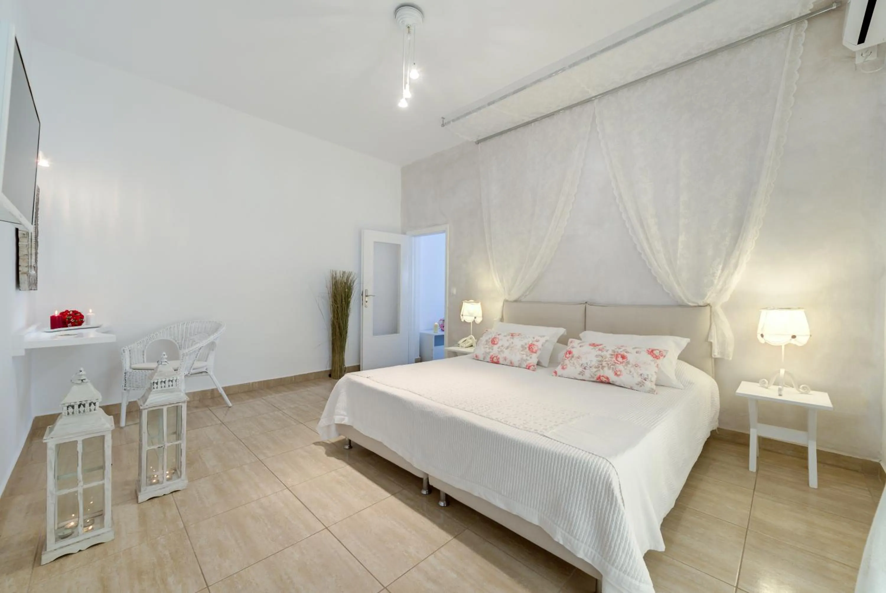 Photo of the whole room, Bed in Dream Island Hotel