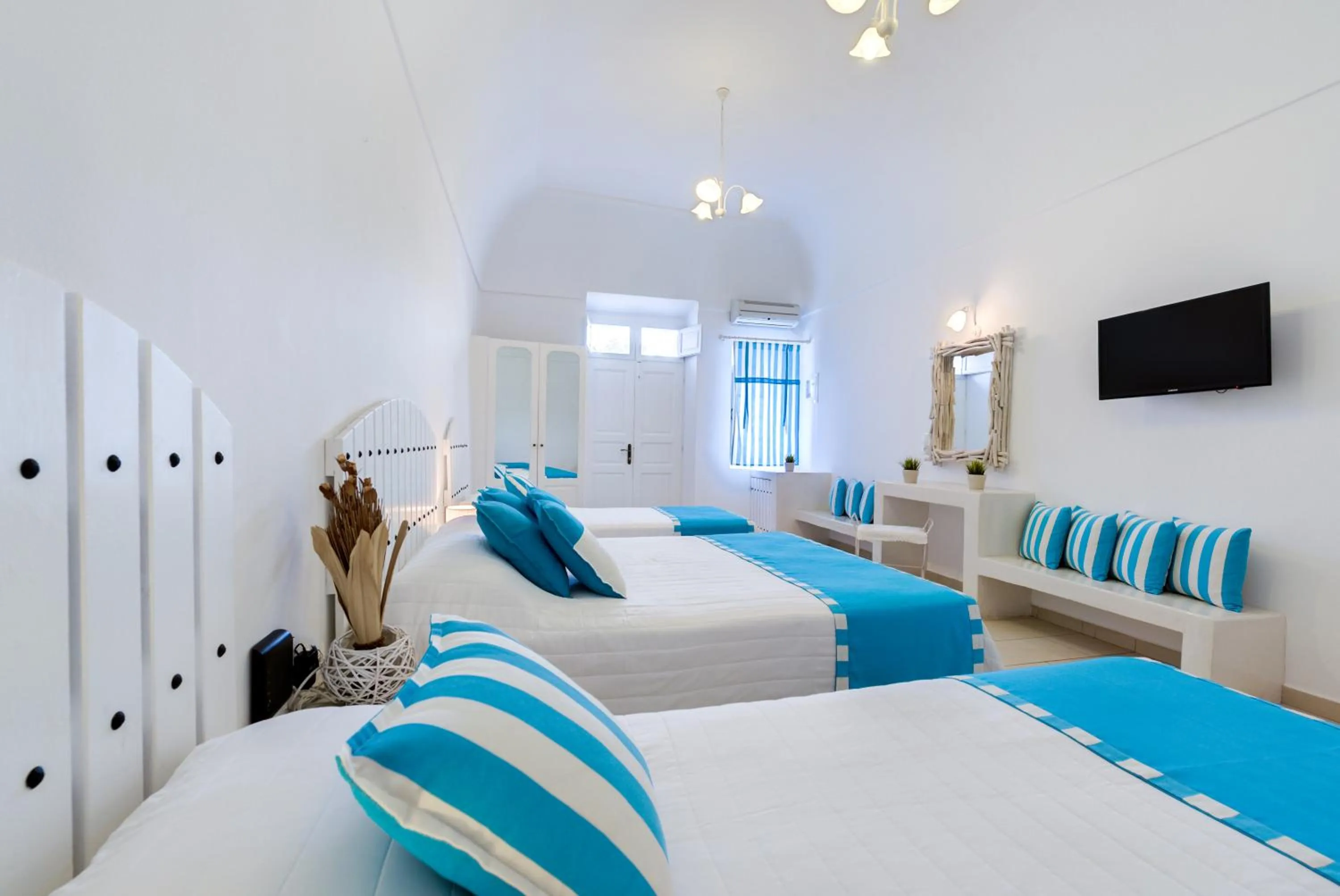 Day, Bed in Dream Island Hotel