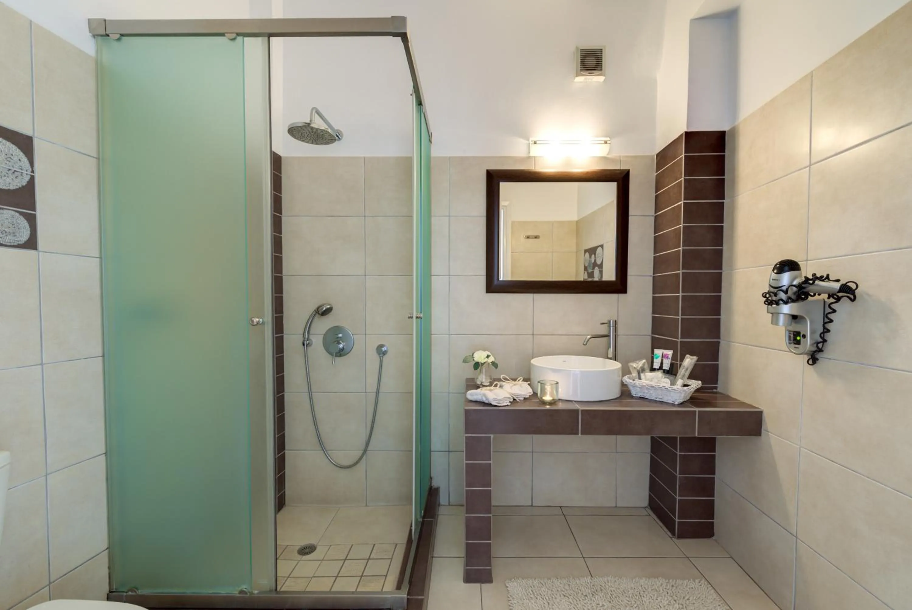 Shower in Dream Island Hotel