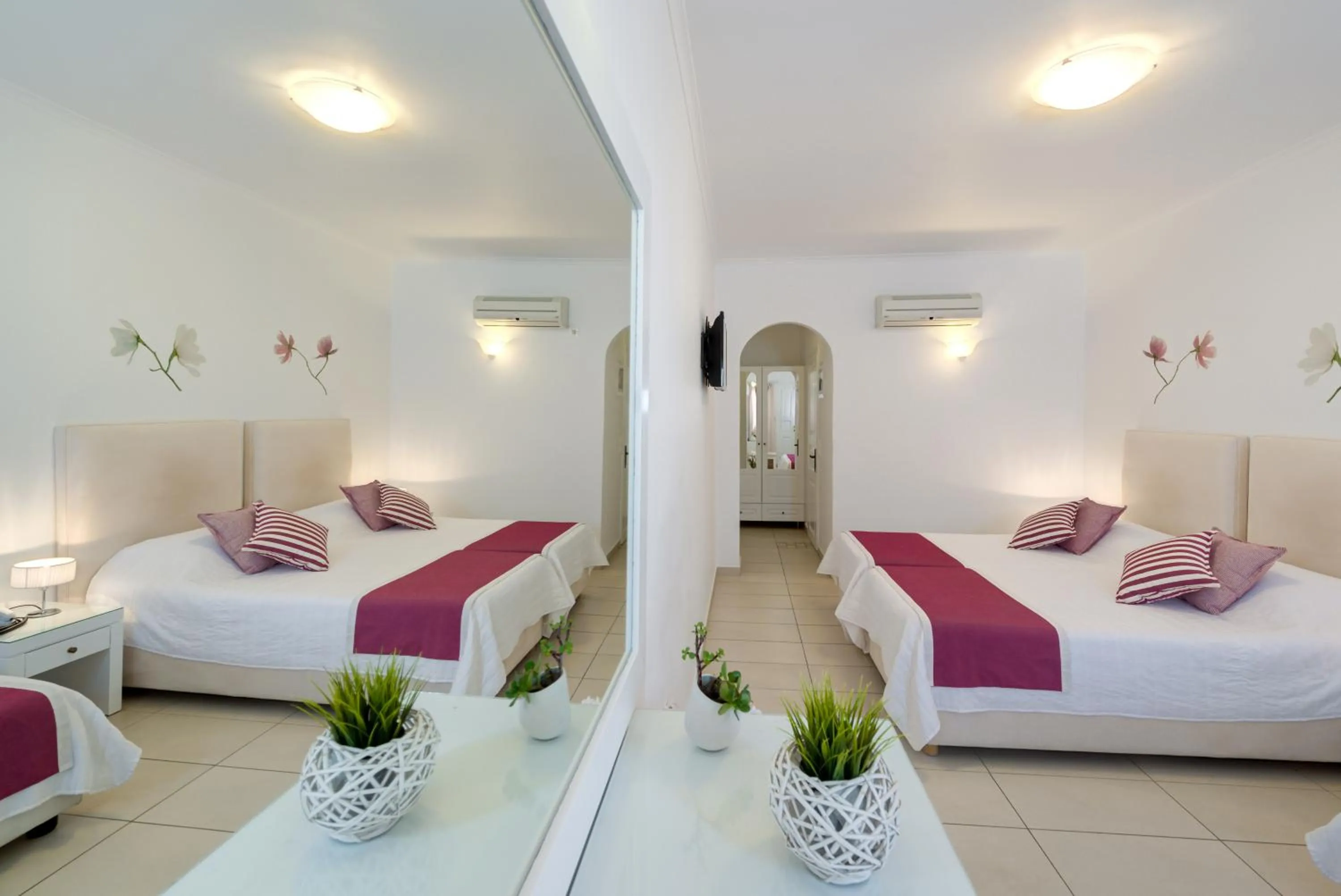 Photo of the whole room, Bed in Dream Island Hotel