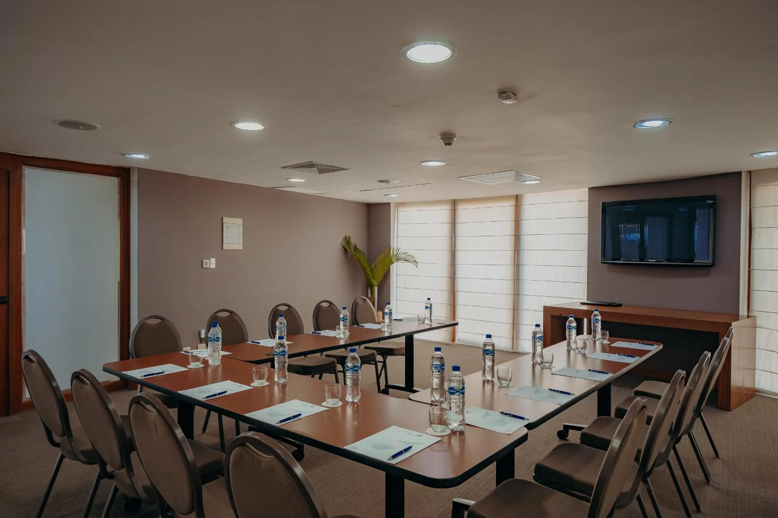 Meeting/conference room in The Bannister Hotel & Yacht Club by Mint
