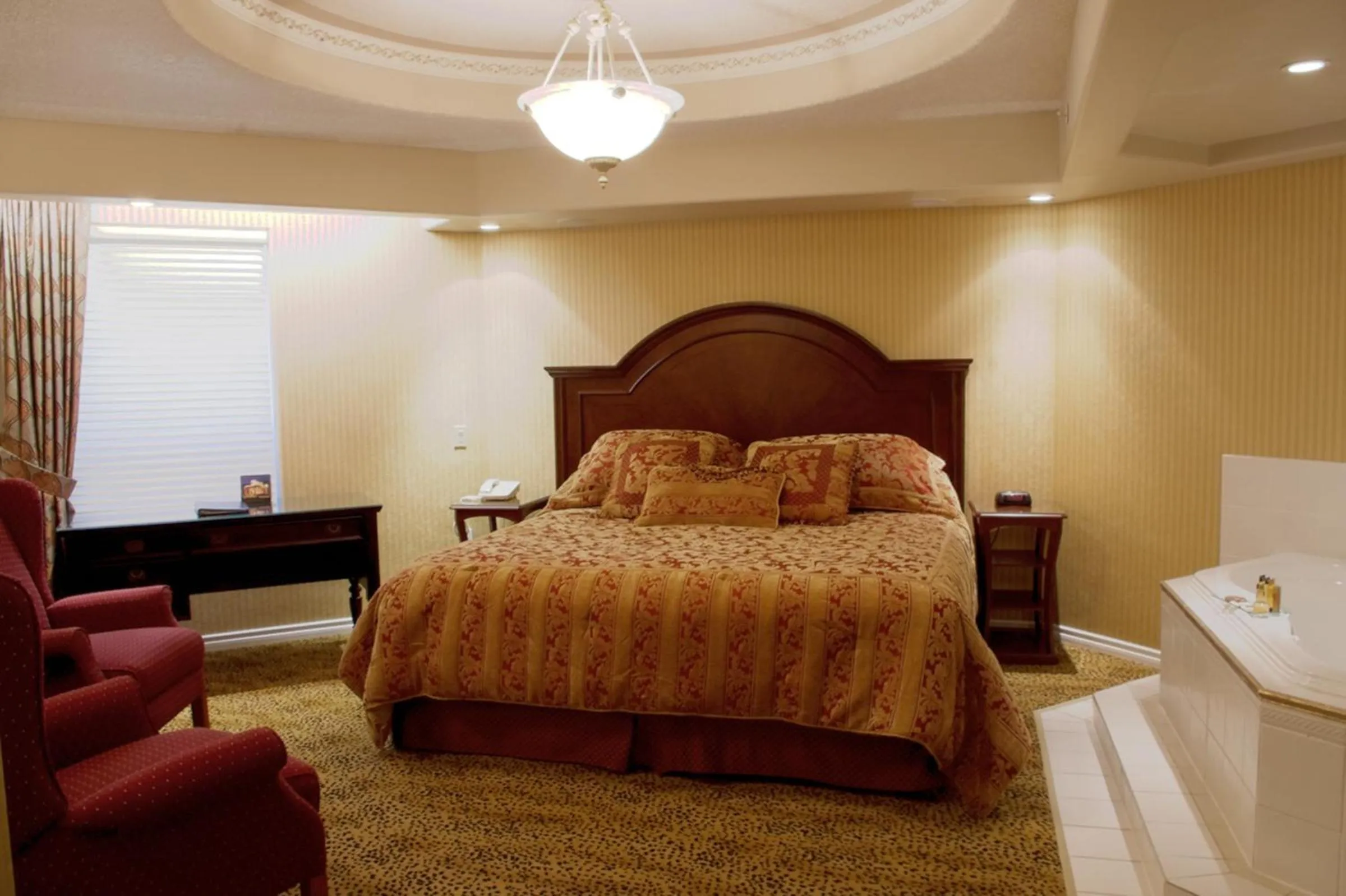 Bed in Chateau Louis Hotel & Conference Centre