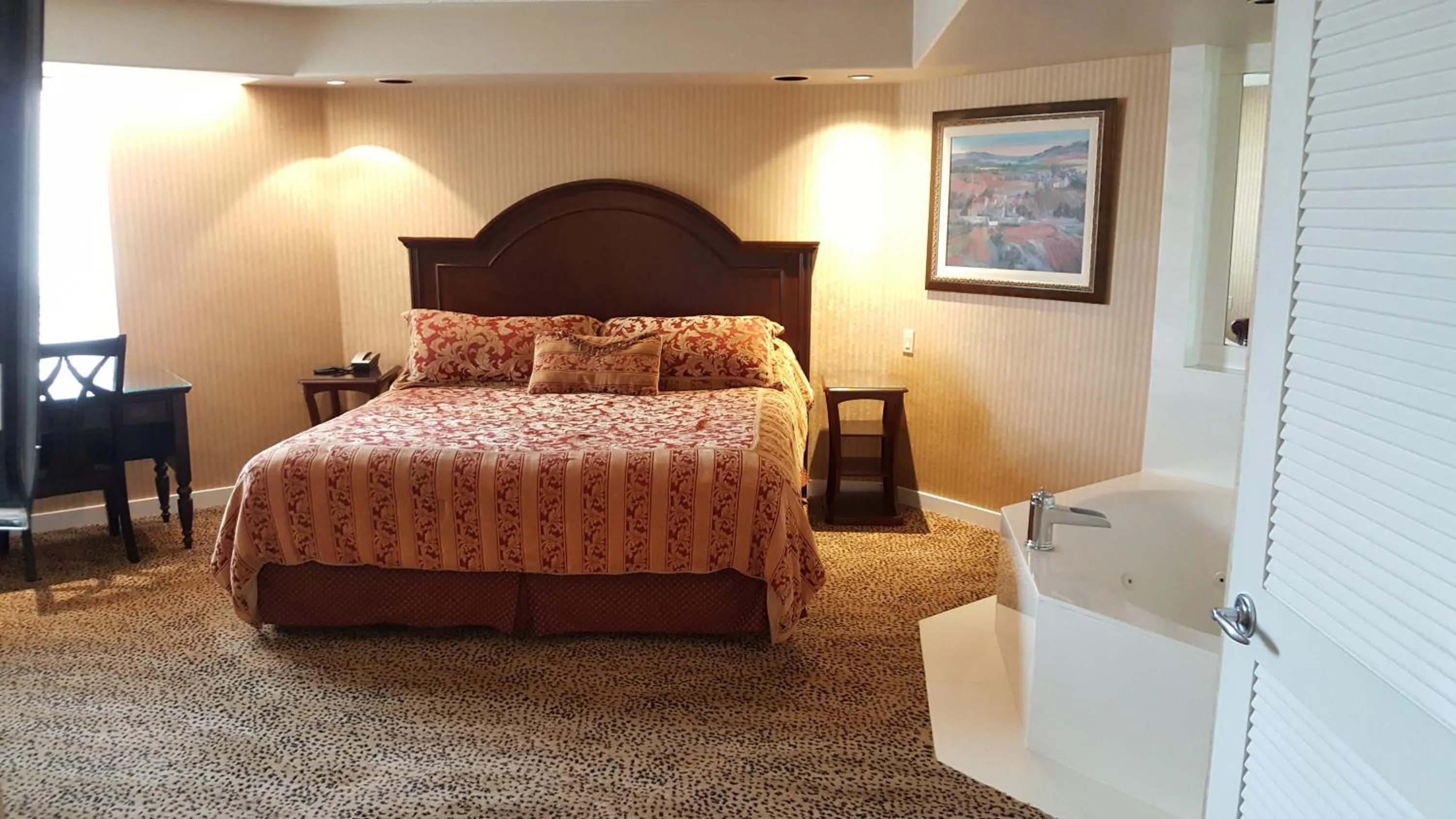 Photo of the whole room, Bed in Chateau Louis Hotel & Conference Centre