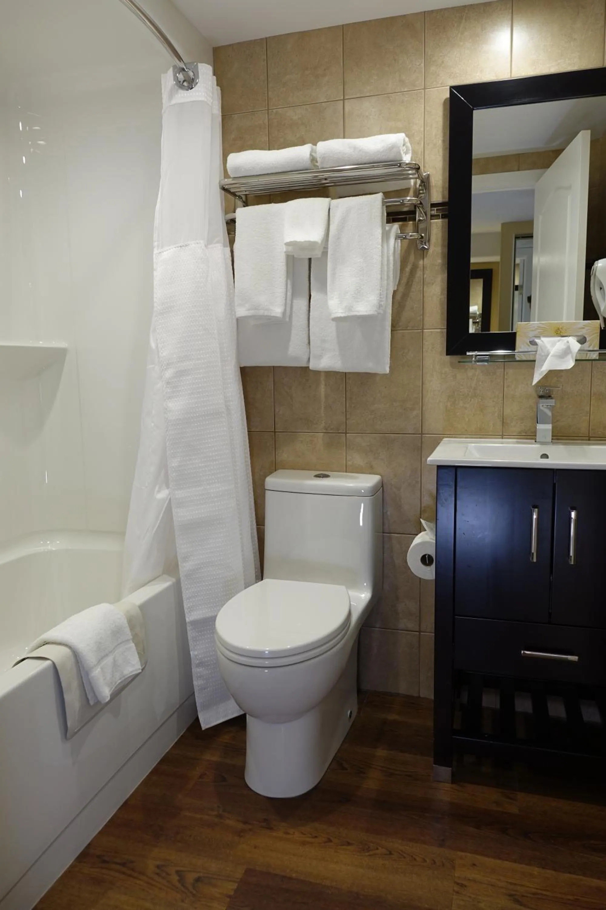 Bathroom in Chateau Louis Hotel & Conference Centre