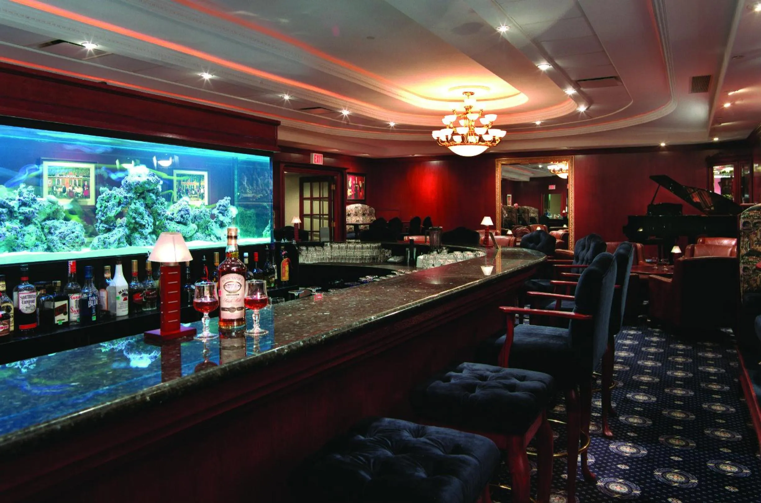 Lounge or bar in Chateau Louis Hotel & Conference Centre