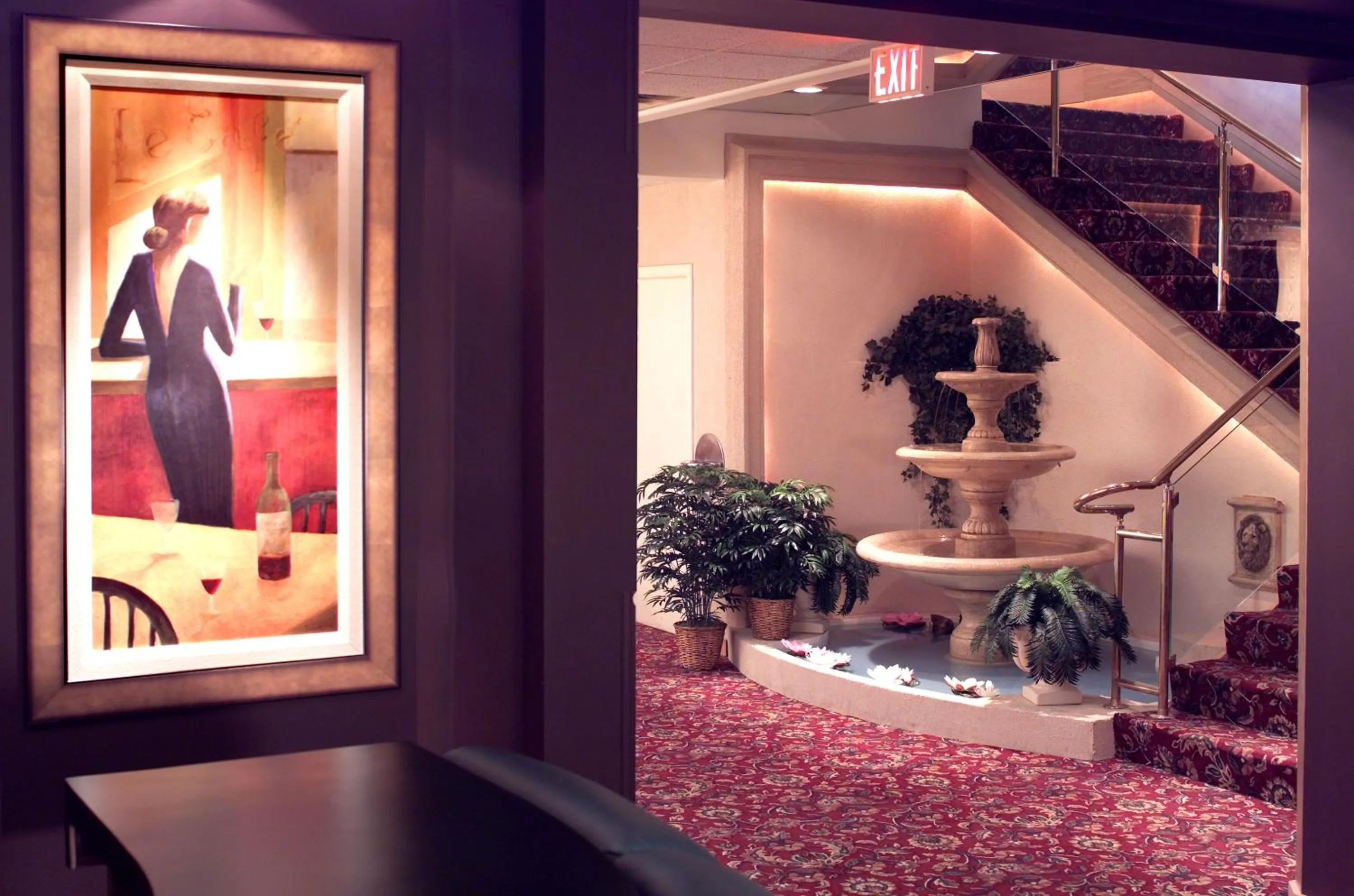 Lounge or bar in Chateau Louis Hotel & Conference Centre