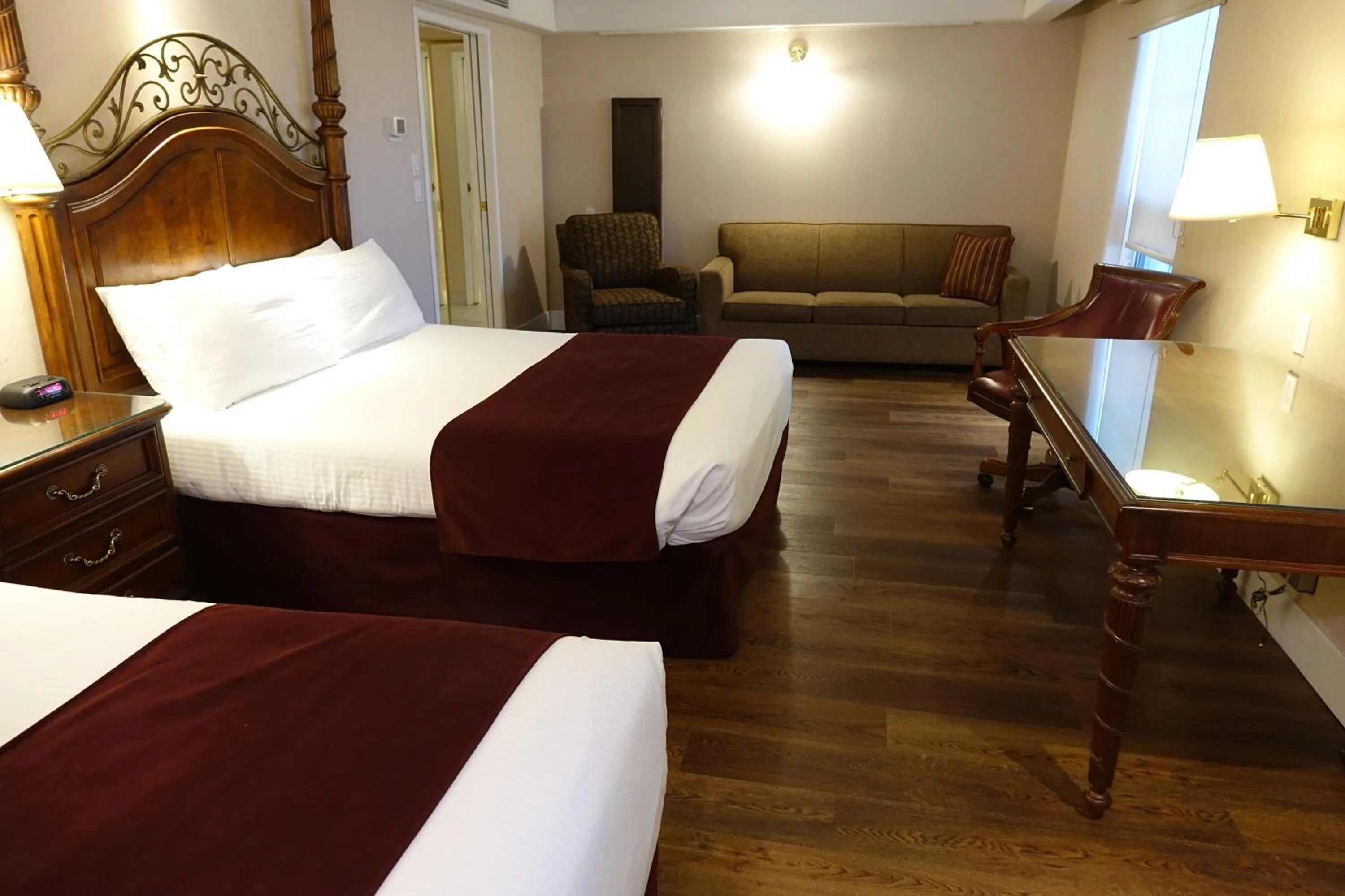 Photo of the whole room, Bed in Chateau Louis Hotel & Conference Centre