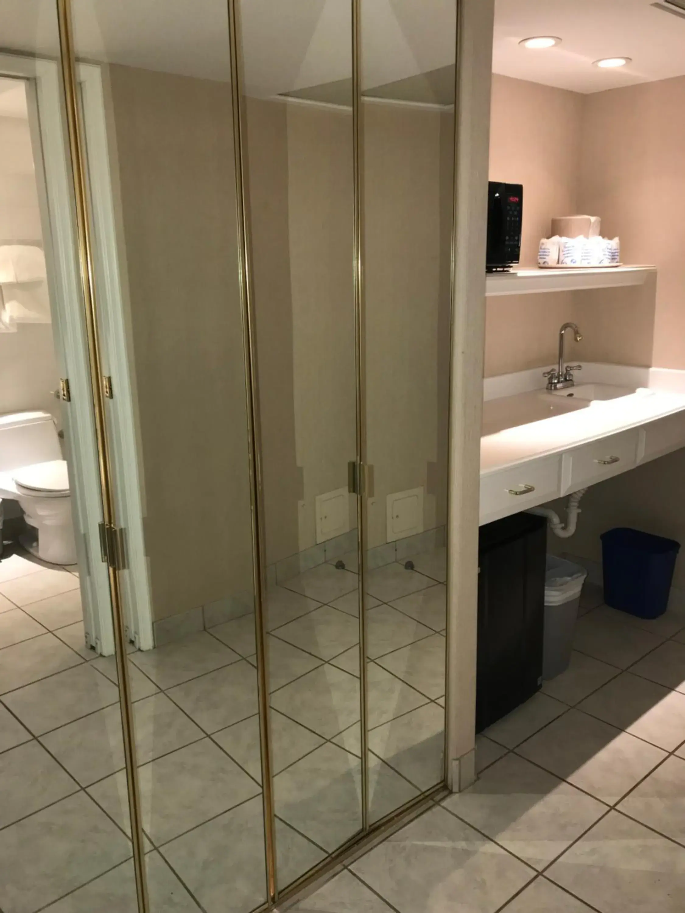 Family Room in Chateau Louis Hotel & Conference Centre Family Room in Chateau Louis Hotel & Conference Centre