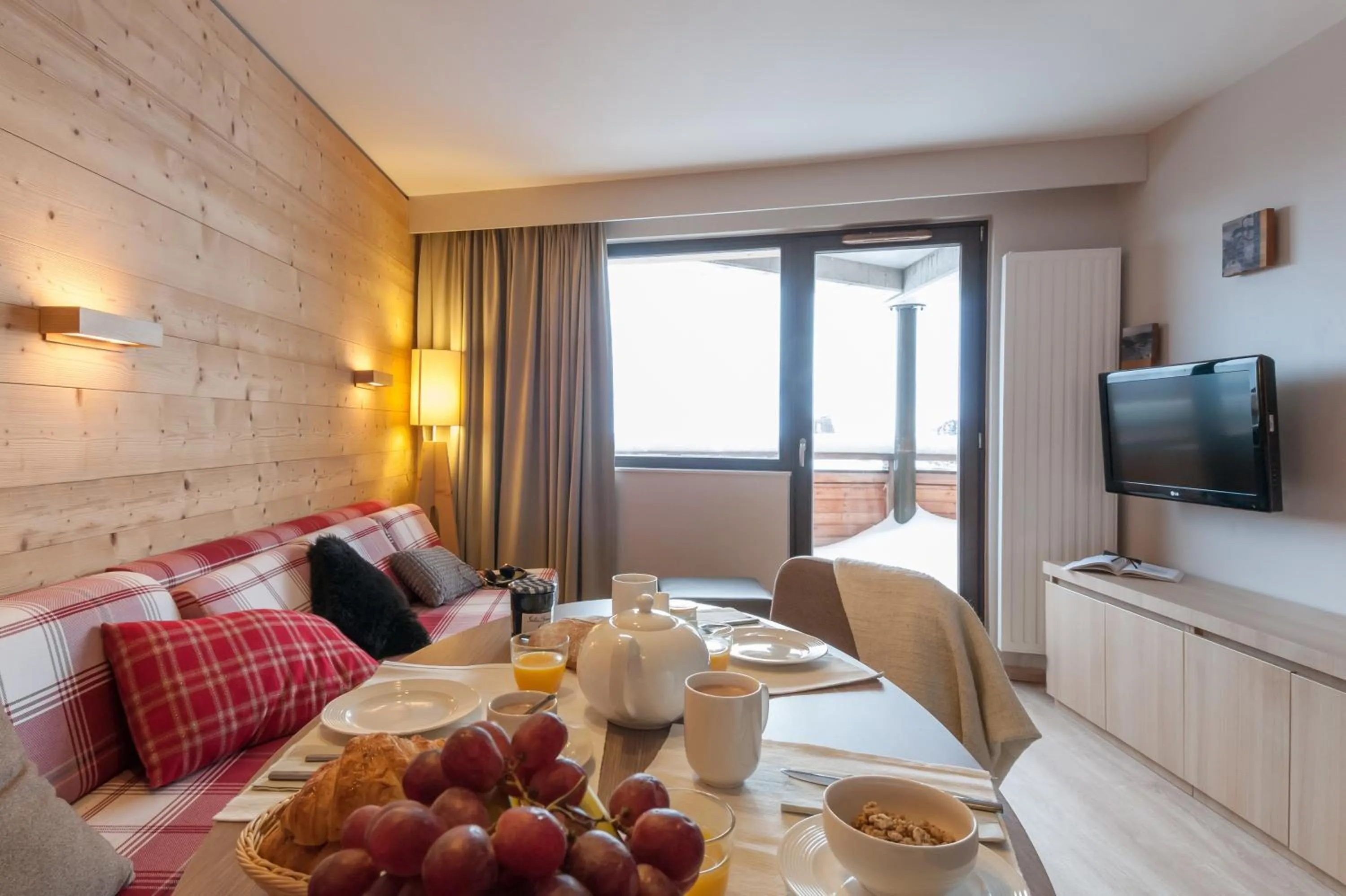 Communal lounge/ TV room in Résidence Pierre & Vacances Atria-Crozats