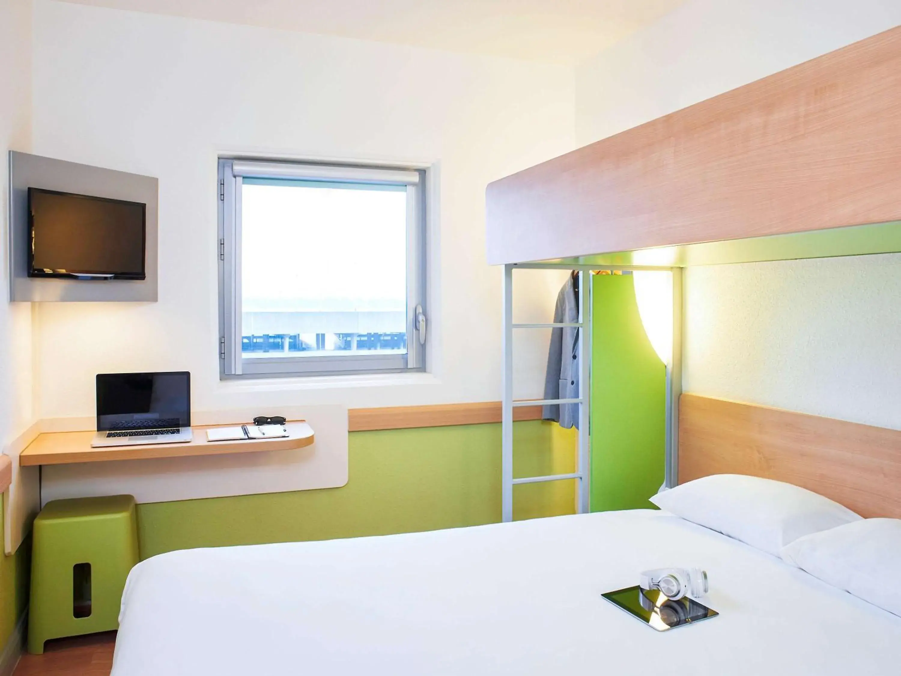 Property building, Bed in ibis budget Birmingham International Airport – NEC