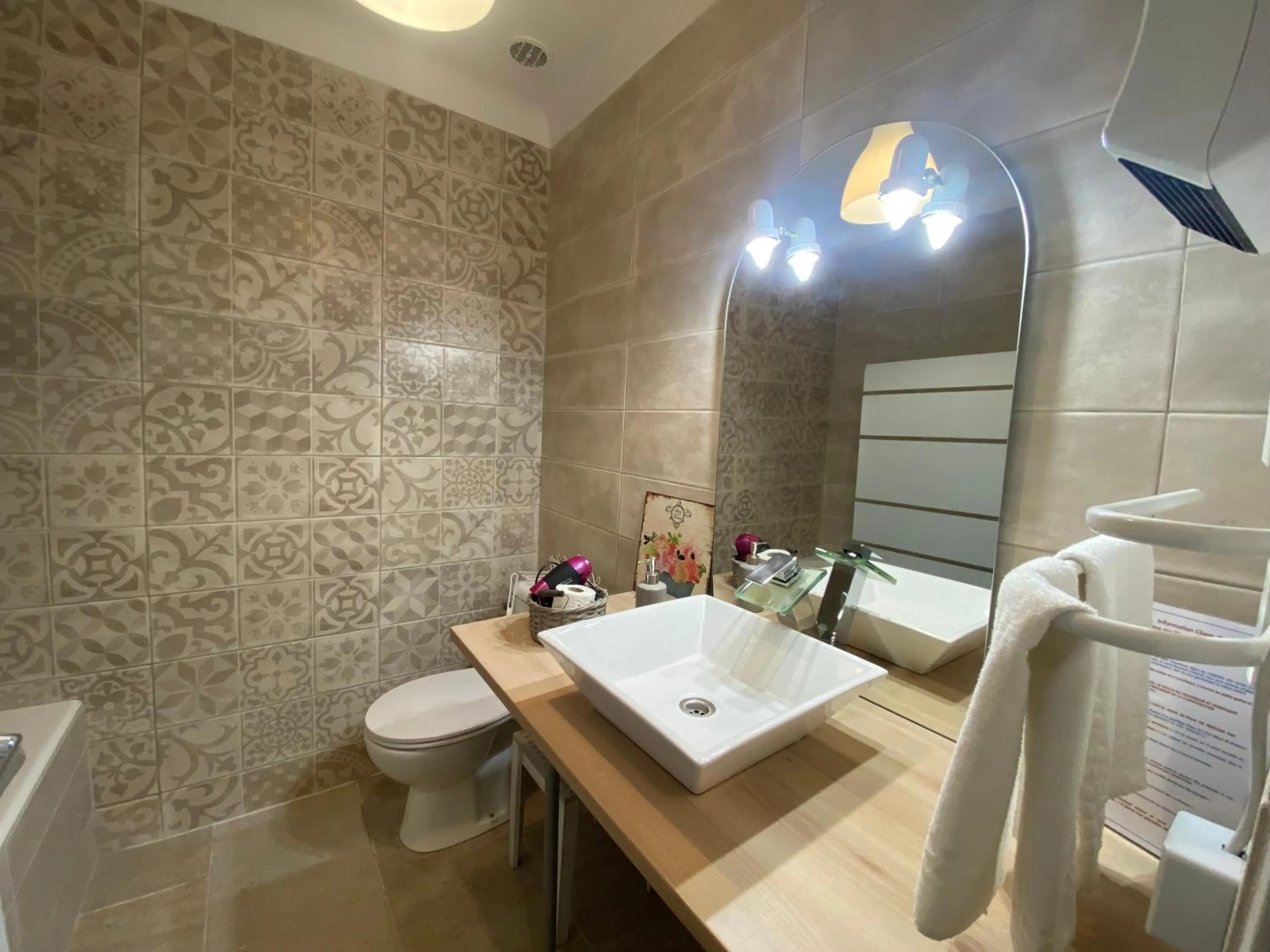 Bathroom in Hotel Carina